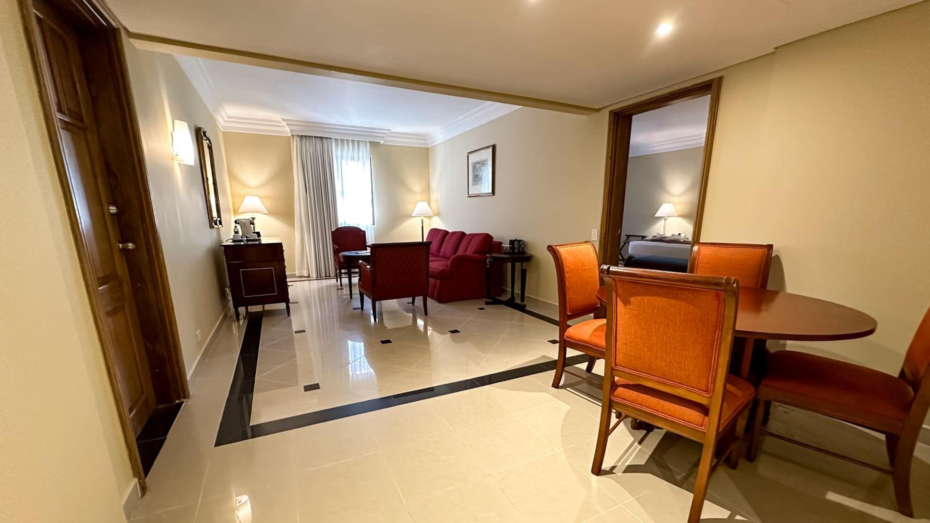 Executive Suite - Photo 8