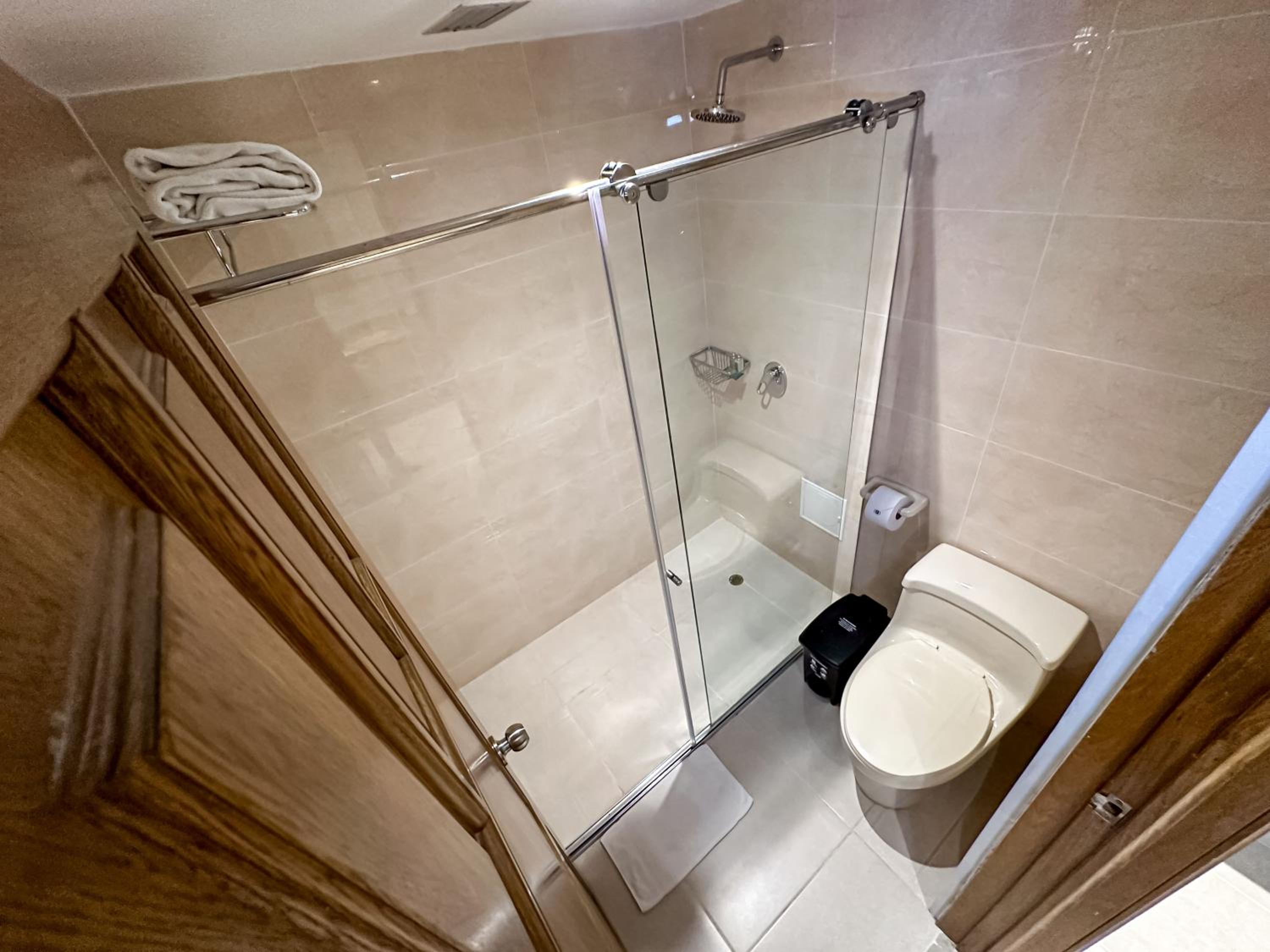 Executive Suite - Photo 3