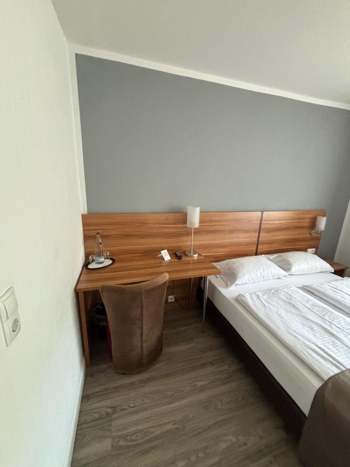 Double Room with Balcony - Photo 3