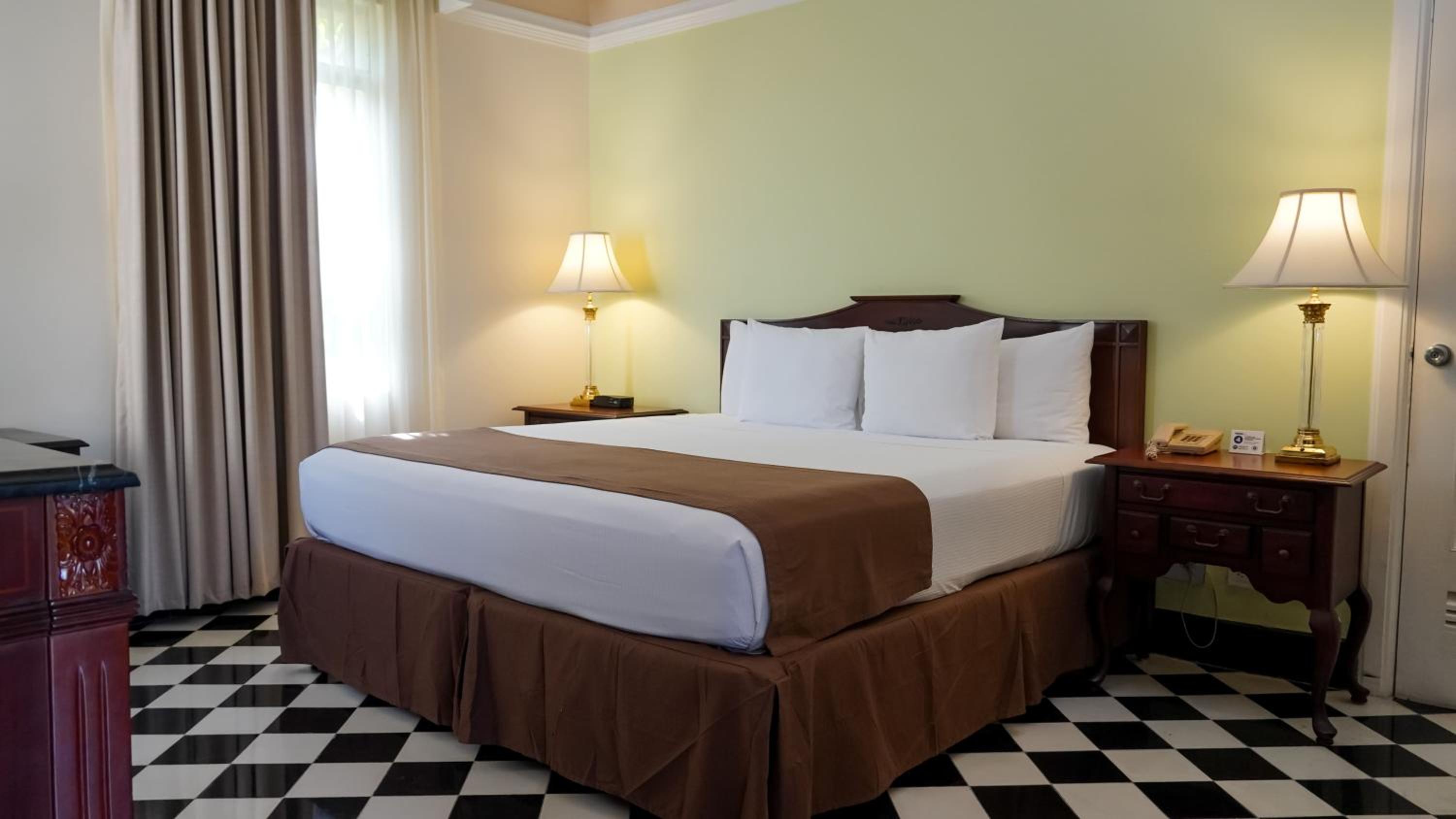 Standard King Room - Photo 1