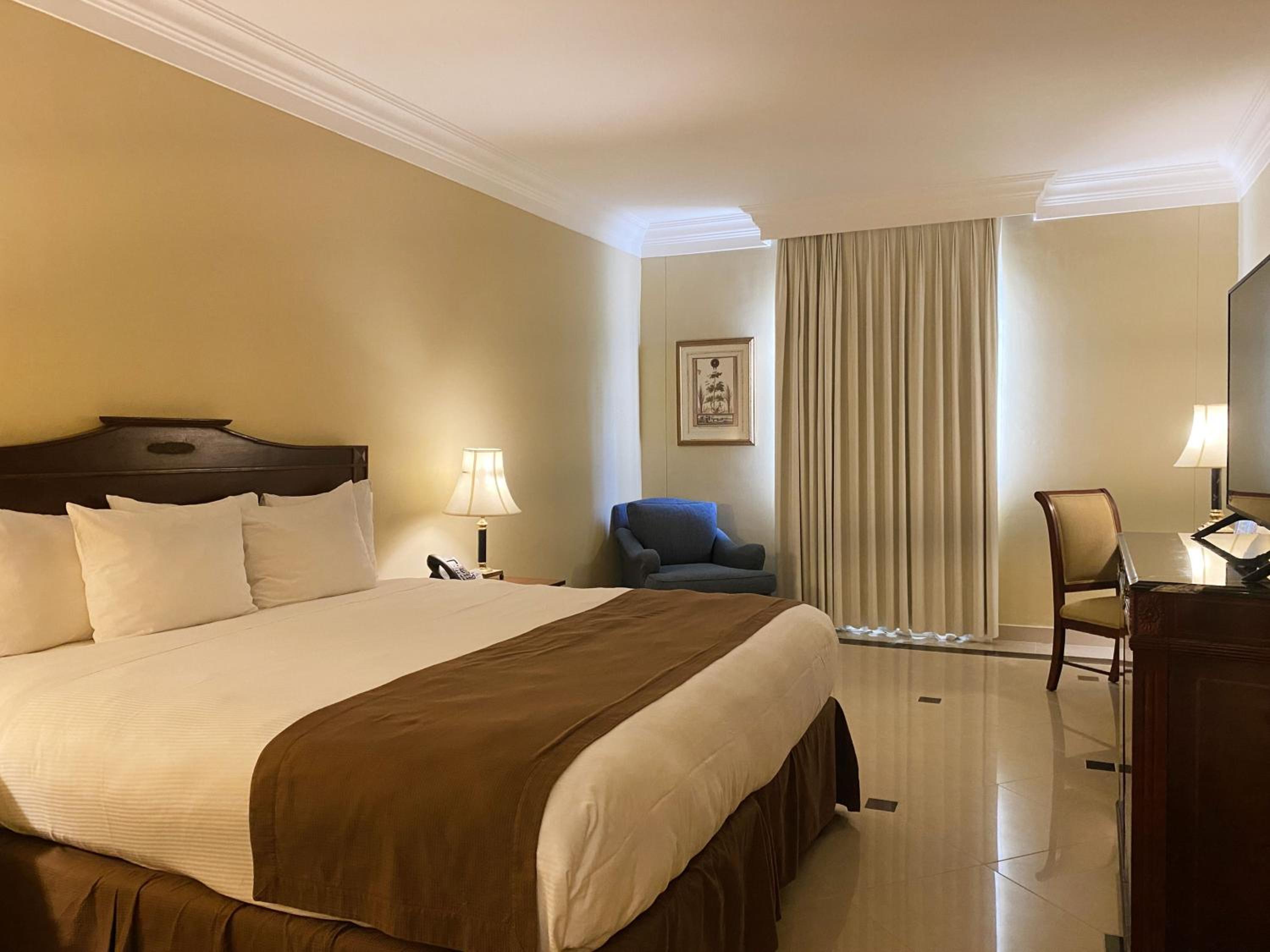 Superior King Room - Photo 3