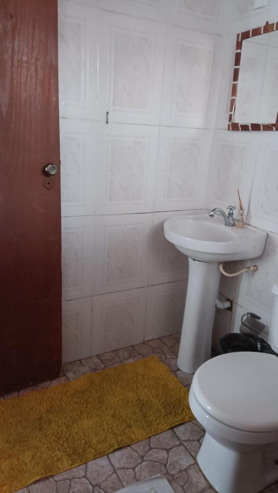 Economy Triple Room photo 2