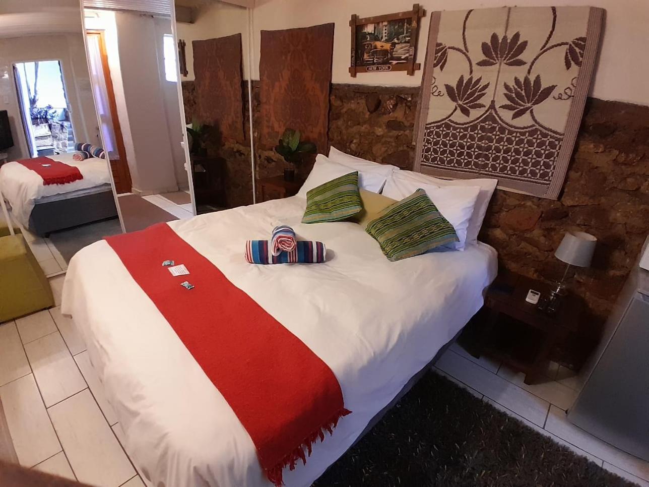 Standard Queen Room photo 3