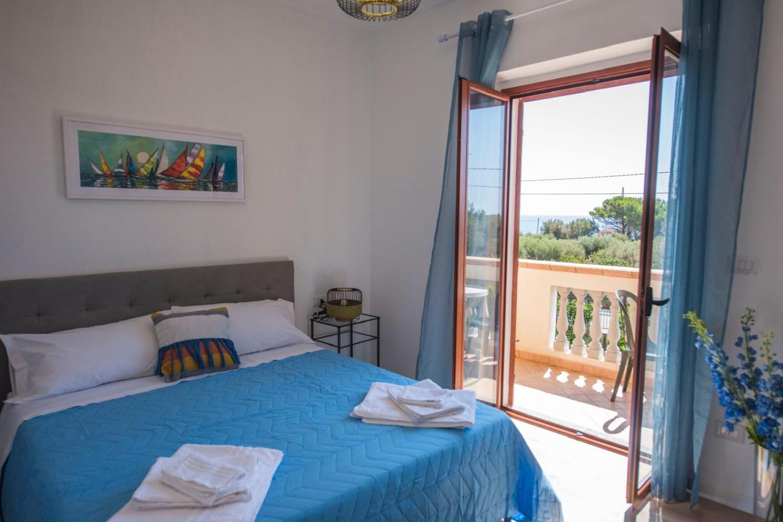 Apartment with Balcony - Photo 2