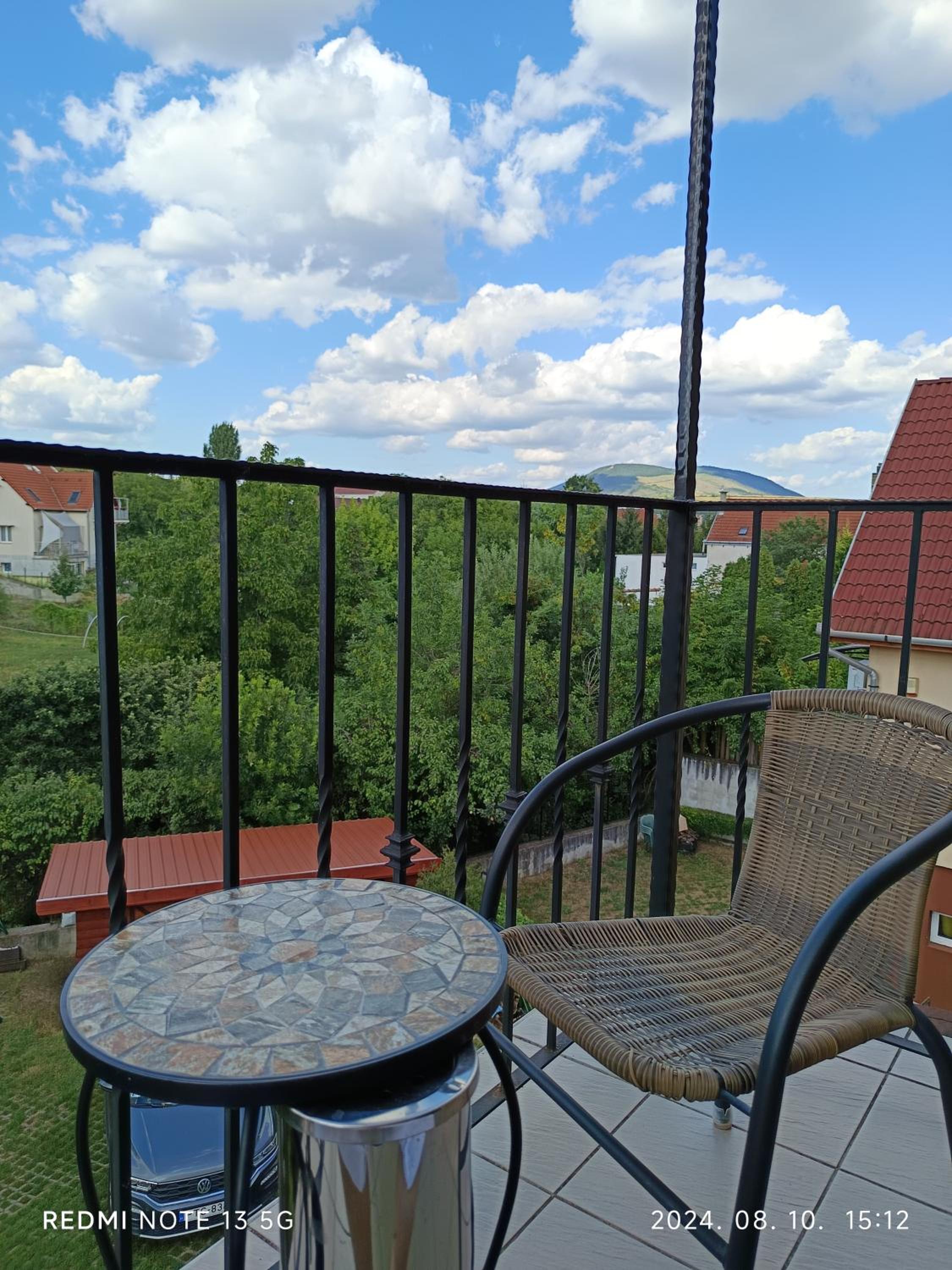 Apartment with Balcony - Photo 16