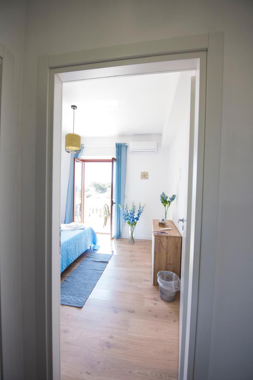 Apartment with Balcony - Photo 4