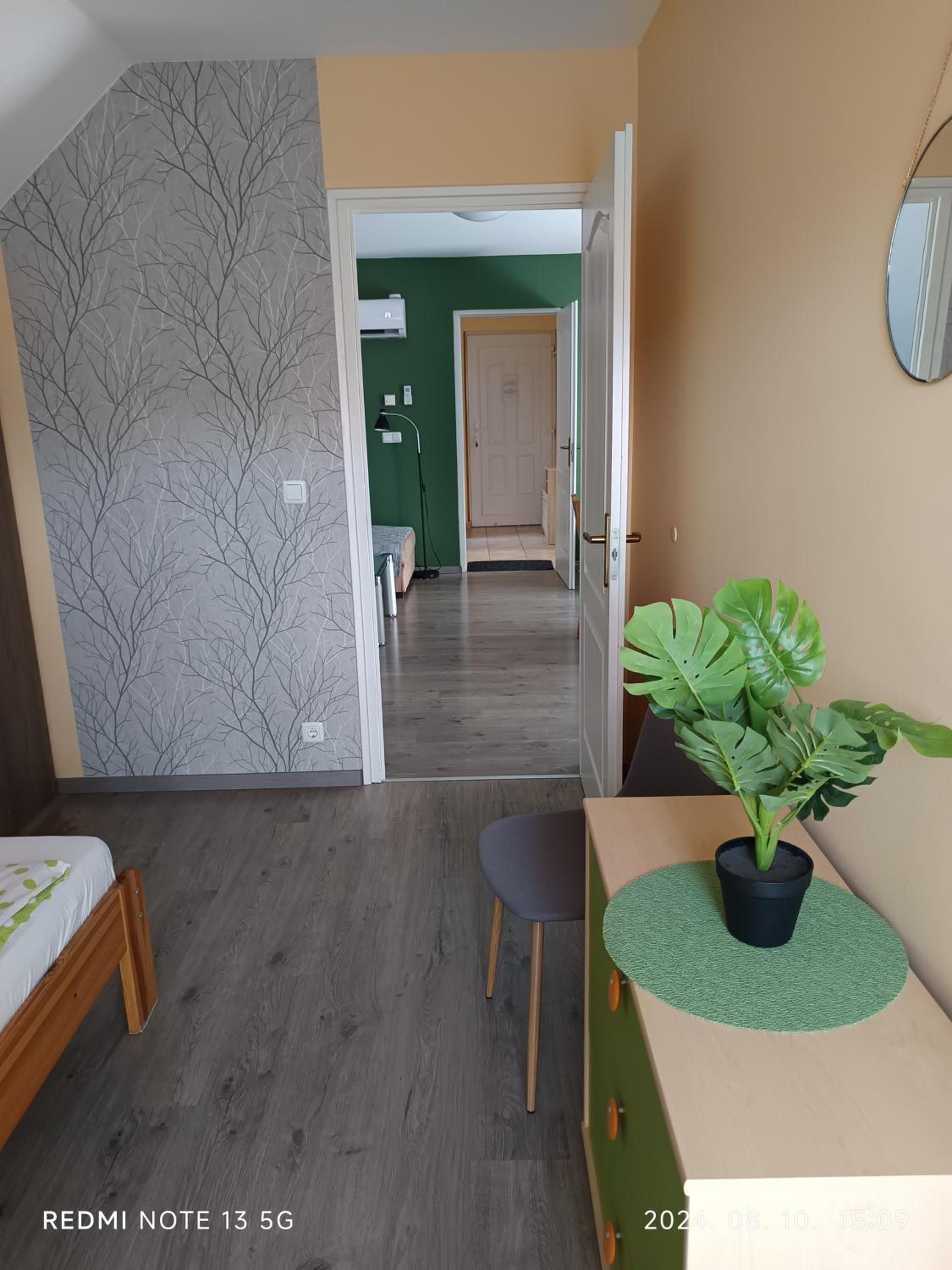 Apartment with Balcony - Photo 18