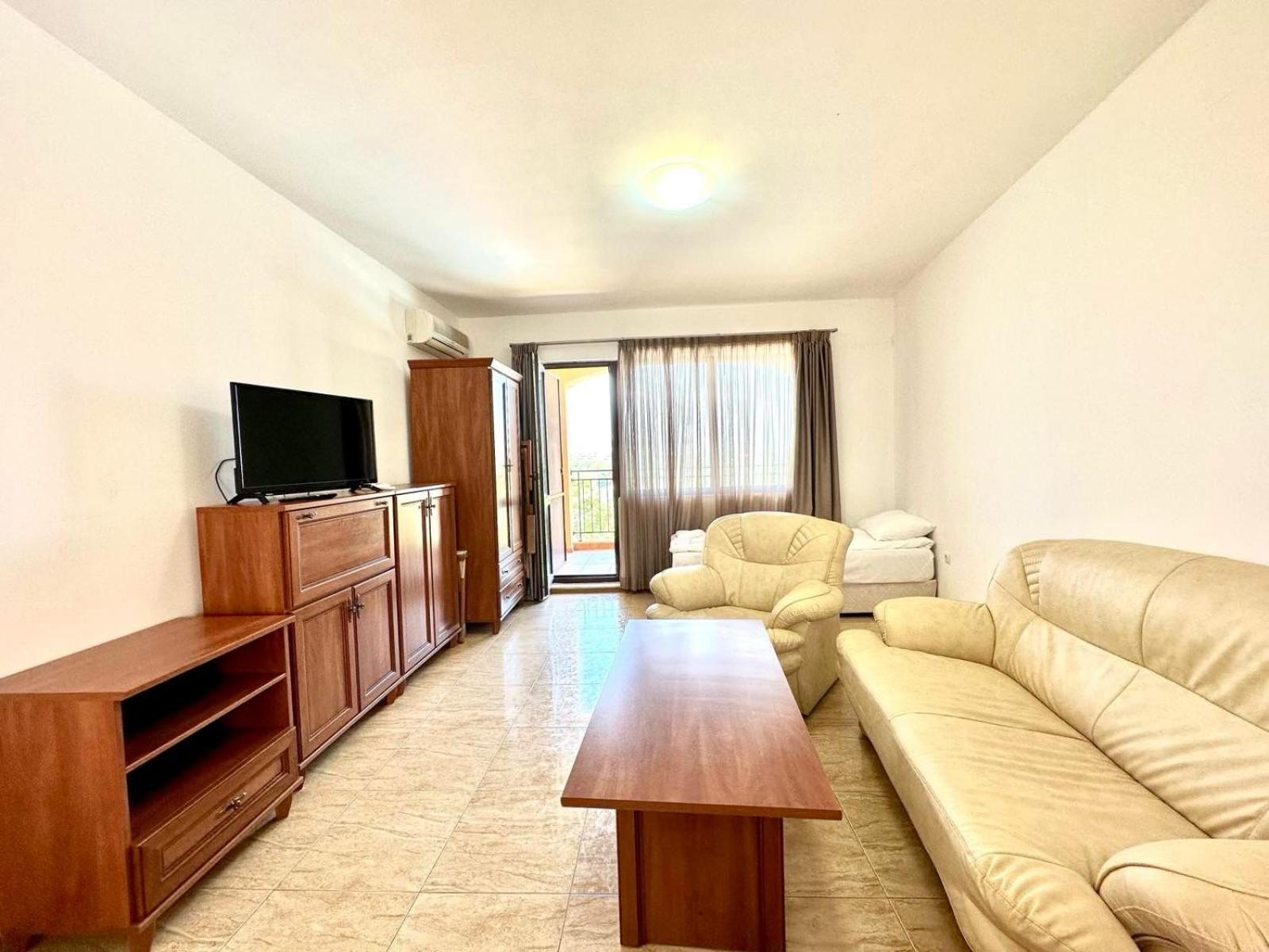 Apartment with View and Balcony photo 1