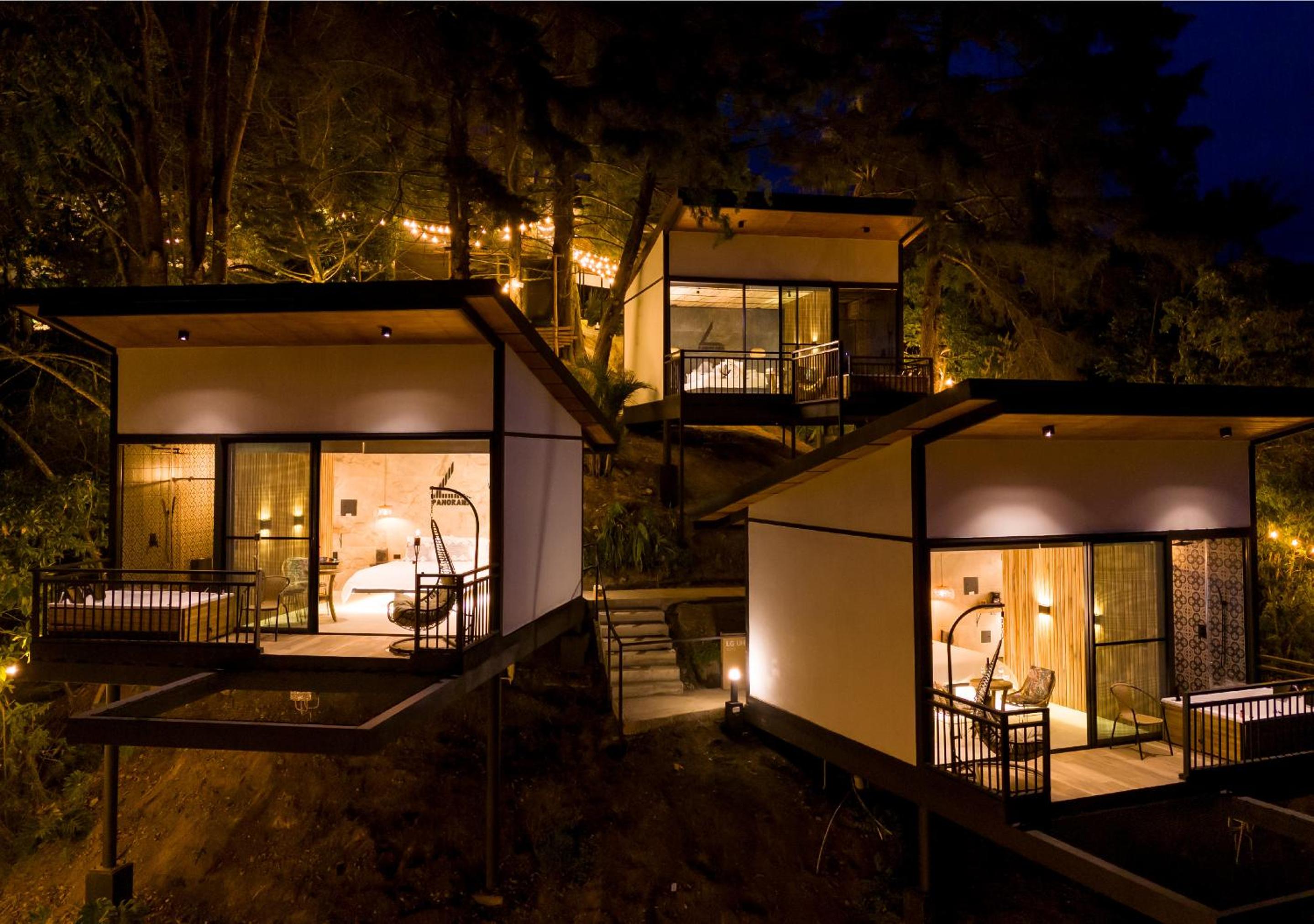 Deluxe Bungalow photo 3