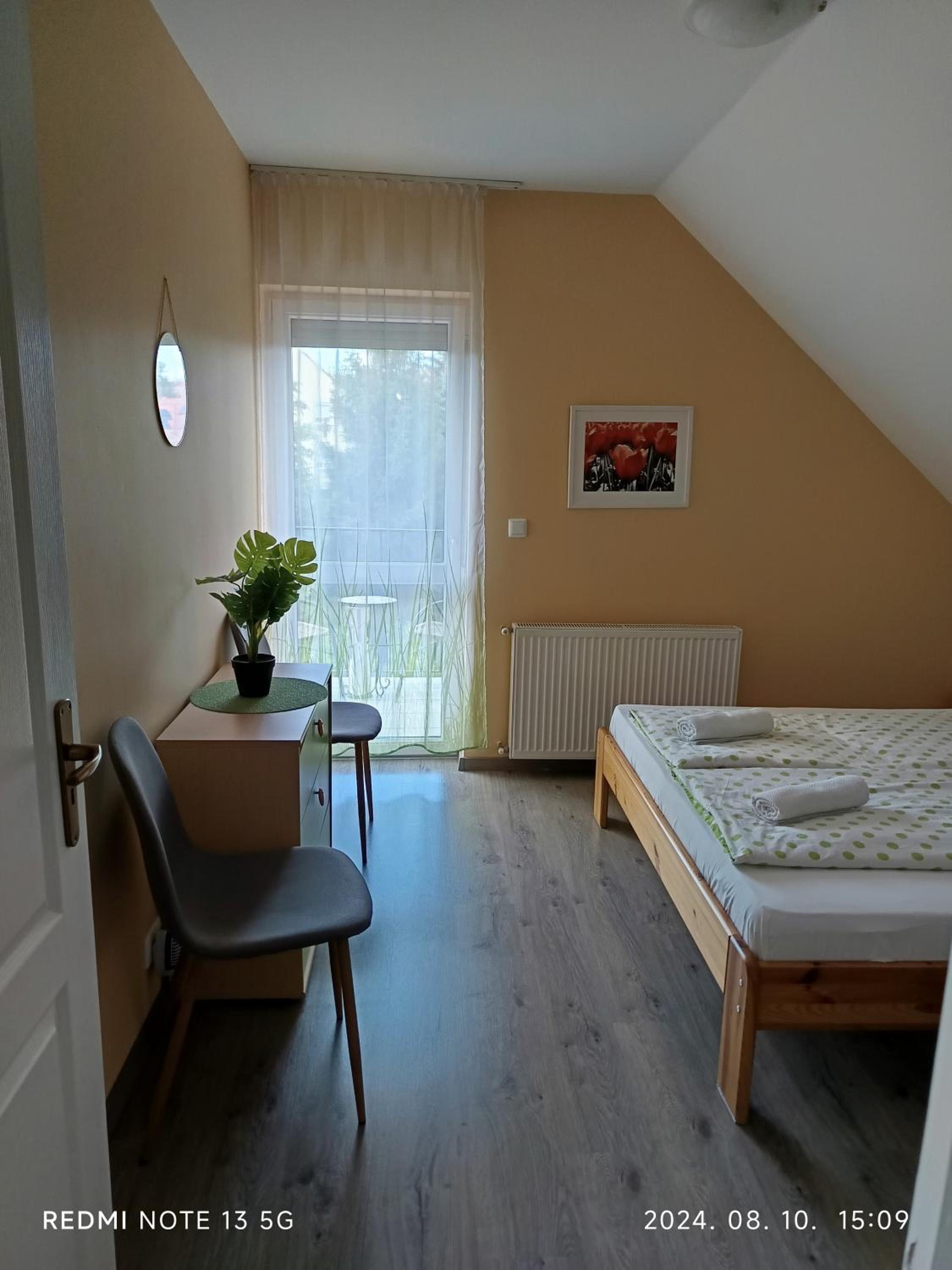 Apartment with Balcony - Photo 25