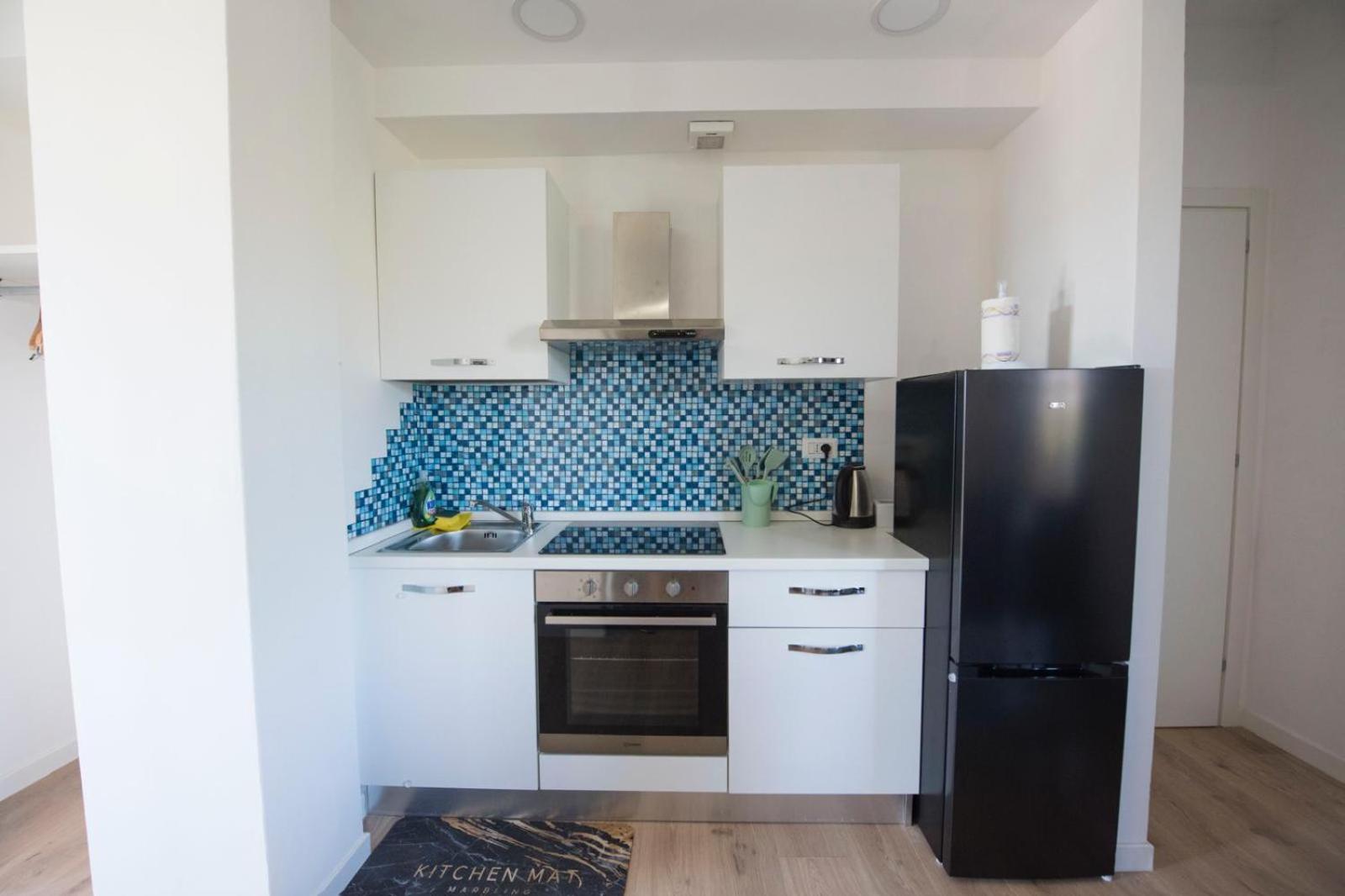 Apartment with Balcony - Photo 11