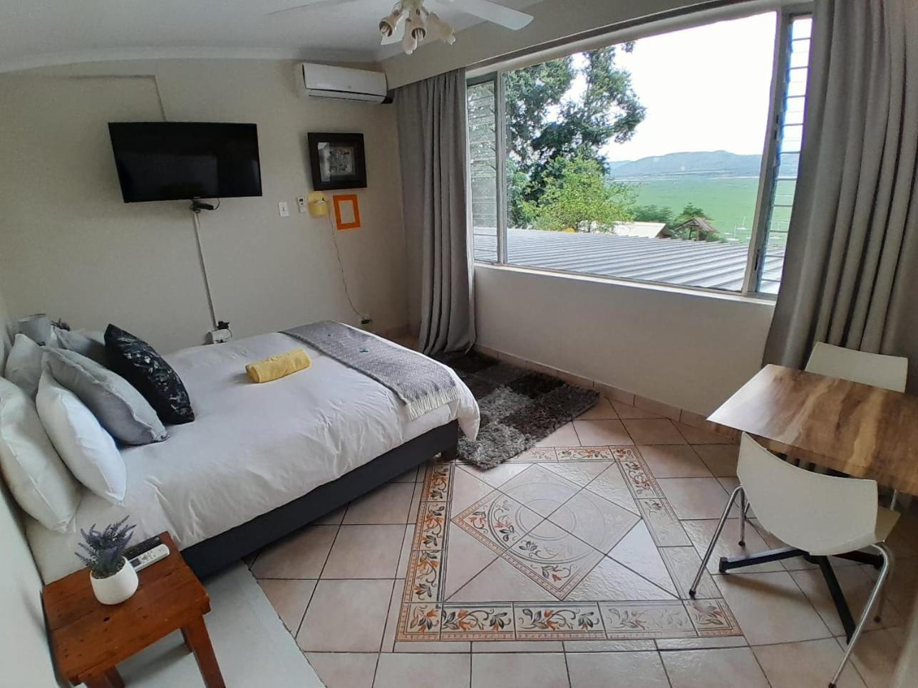 Double Room with Lake View photo 3
