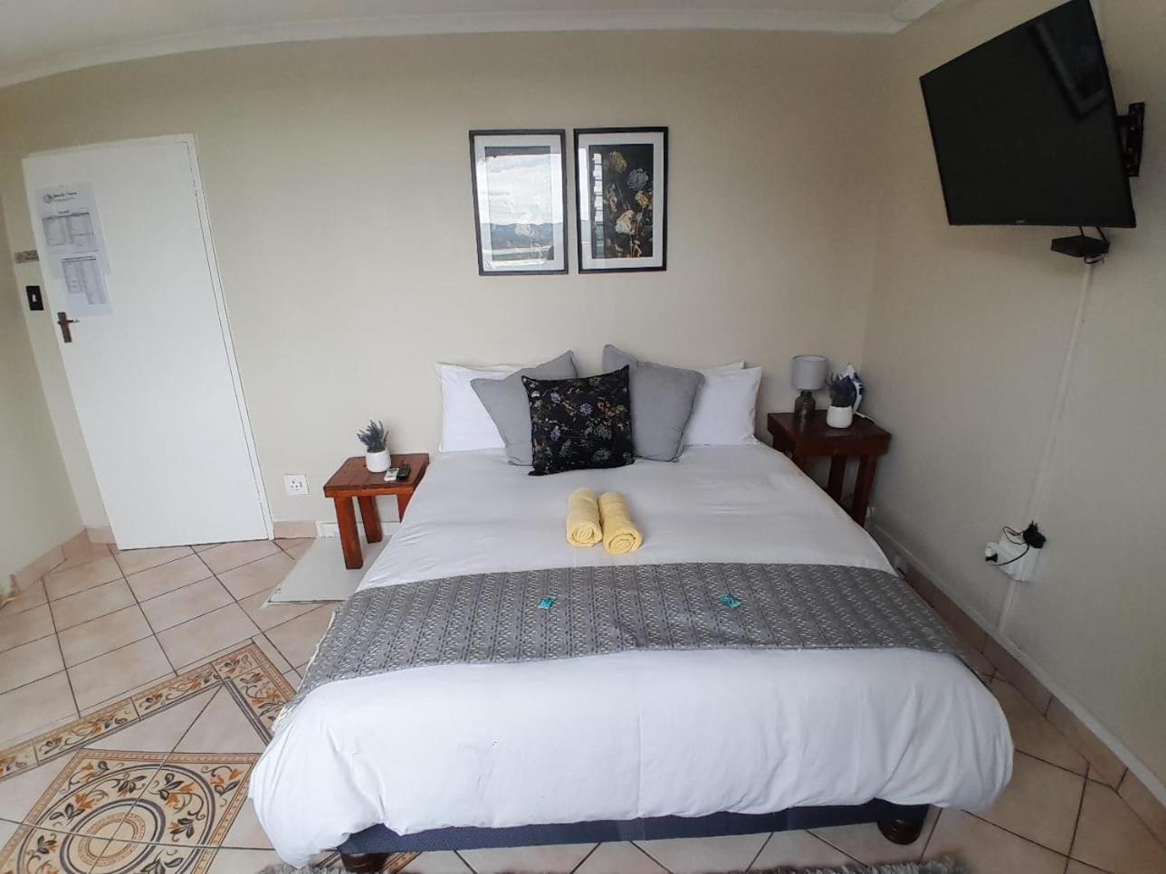 Double Room with Lake View photo 2