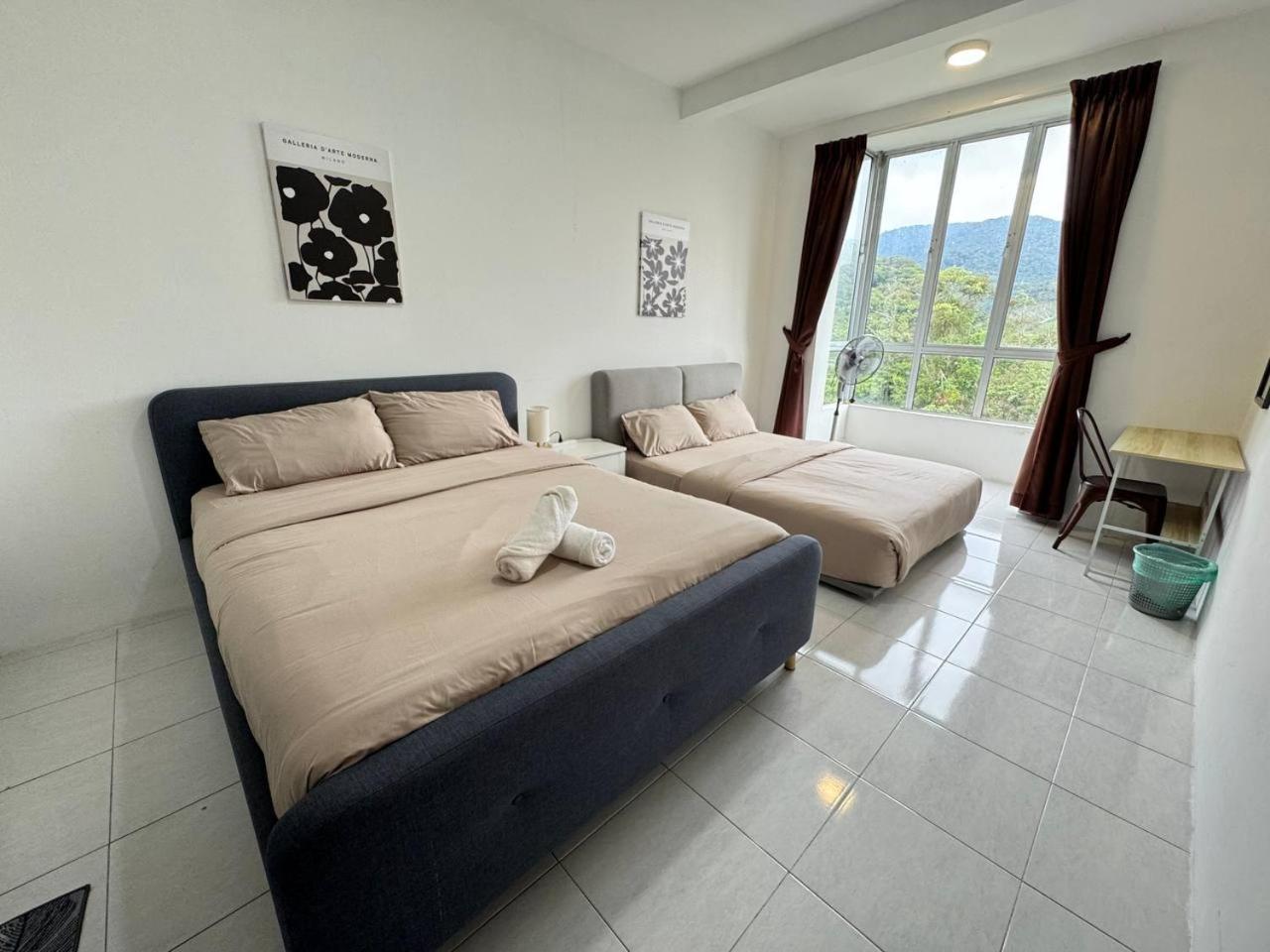 Three-Bedroom Apartment photo 2