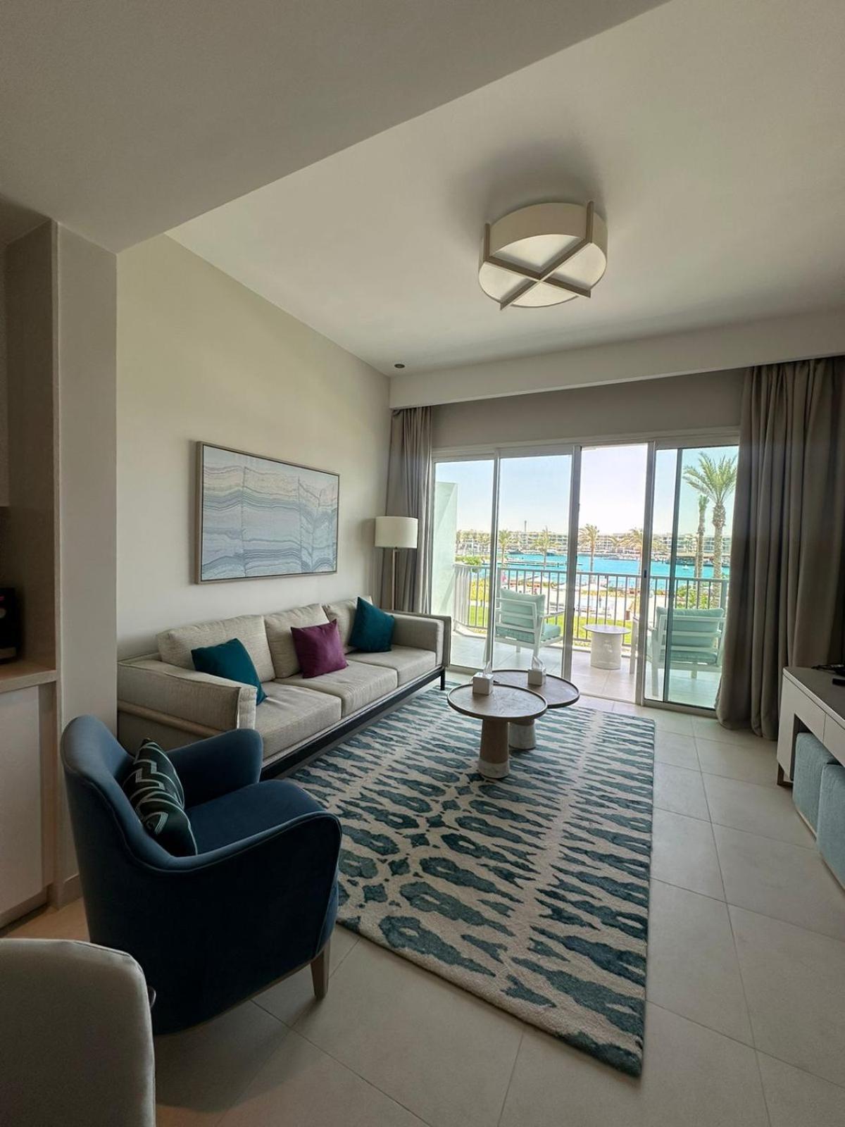 Apartment with Lake View