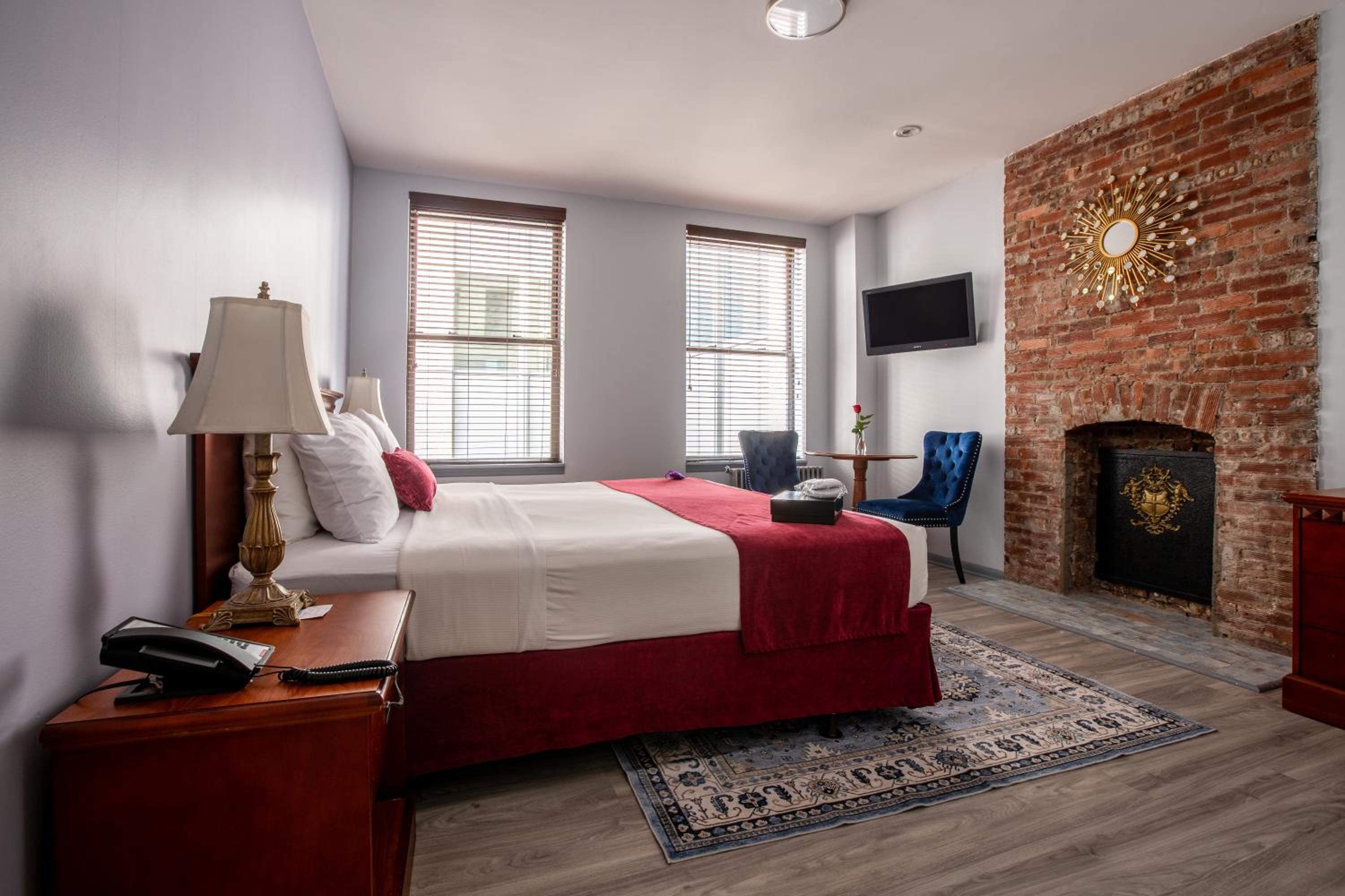 One King Bed Room
