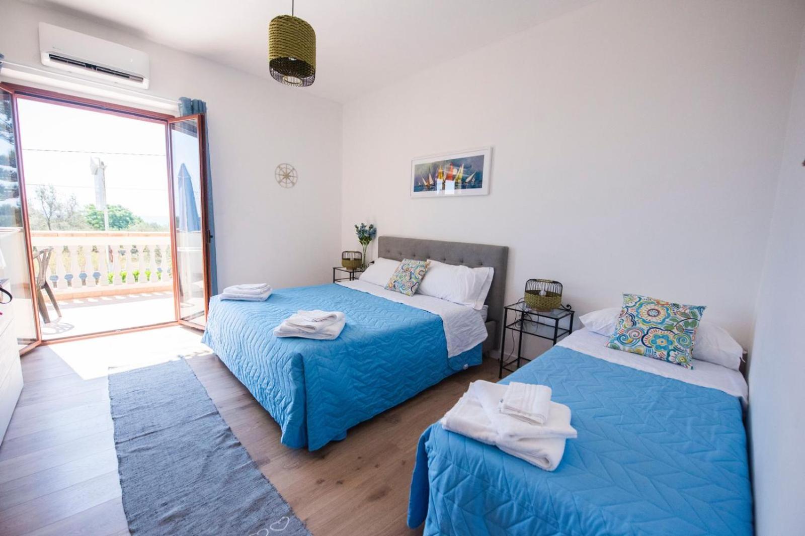 Triple Room with Balcony - Photo 1