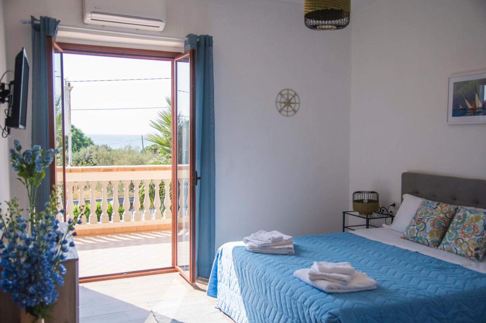 Triple Room with Balcony - Photo 5