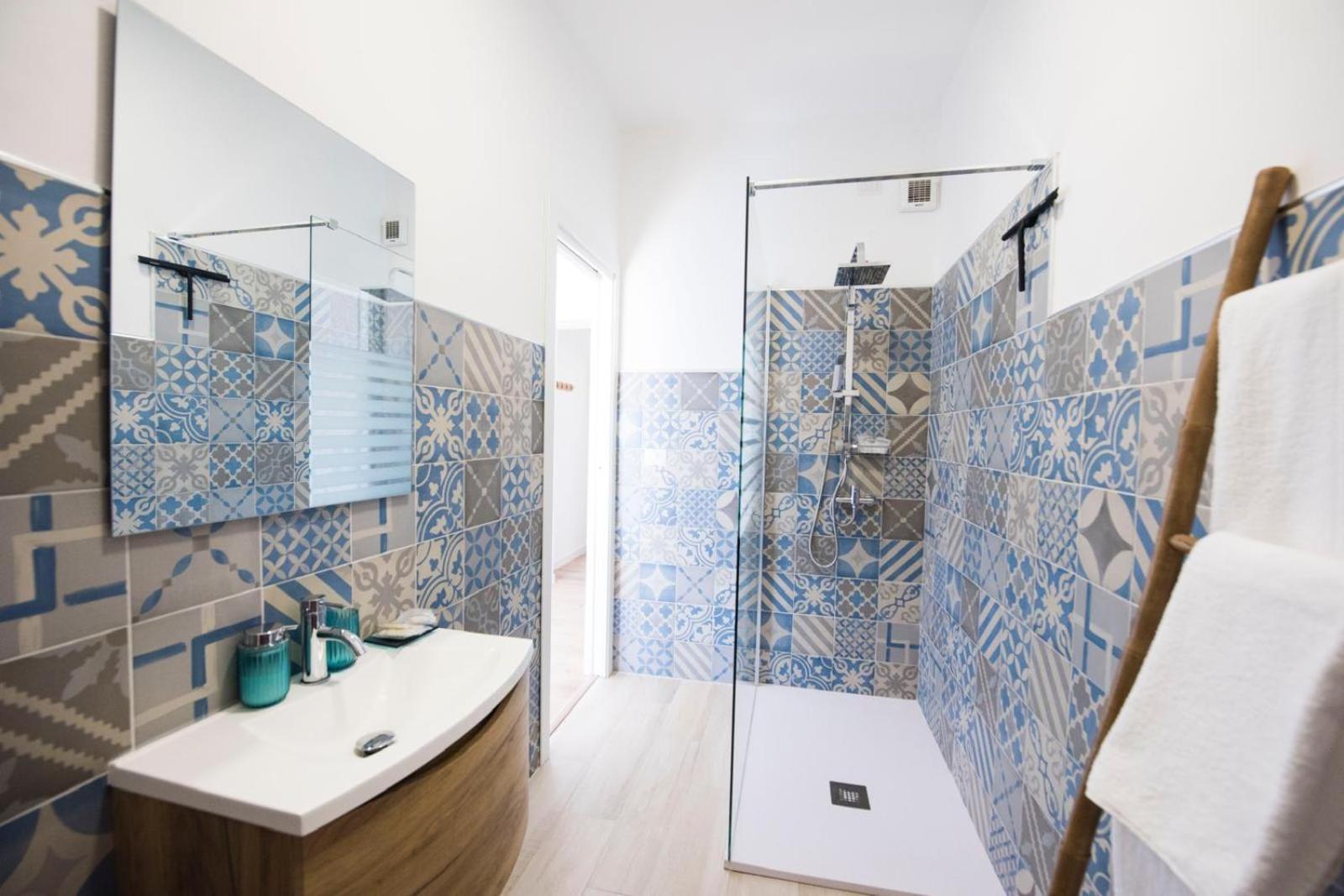 Triple Room with Balcony - Photo 8
