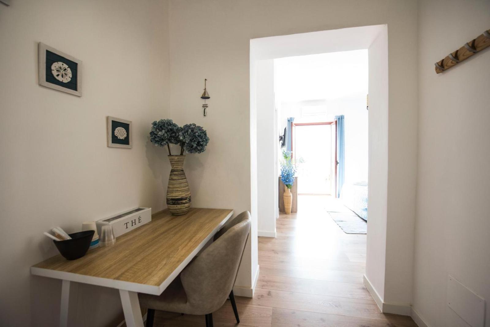 Triple Room with Balcony - Photo 21