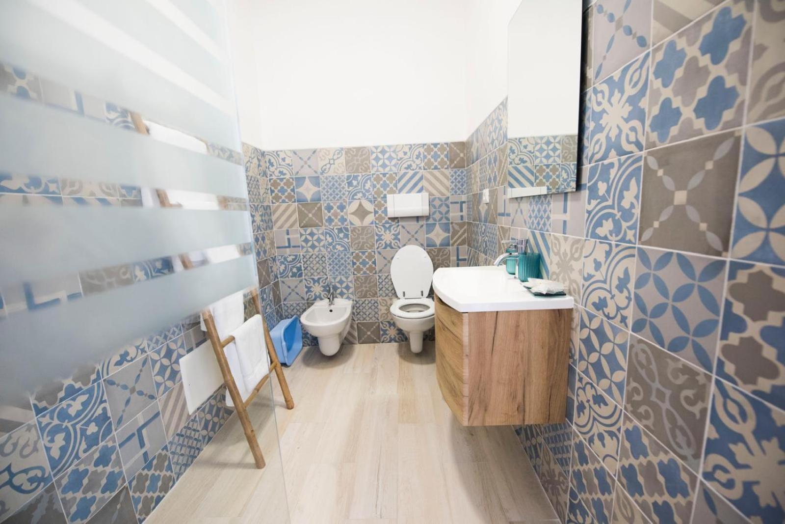 Triple Room with Balcony - Photo 10
