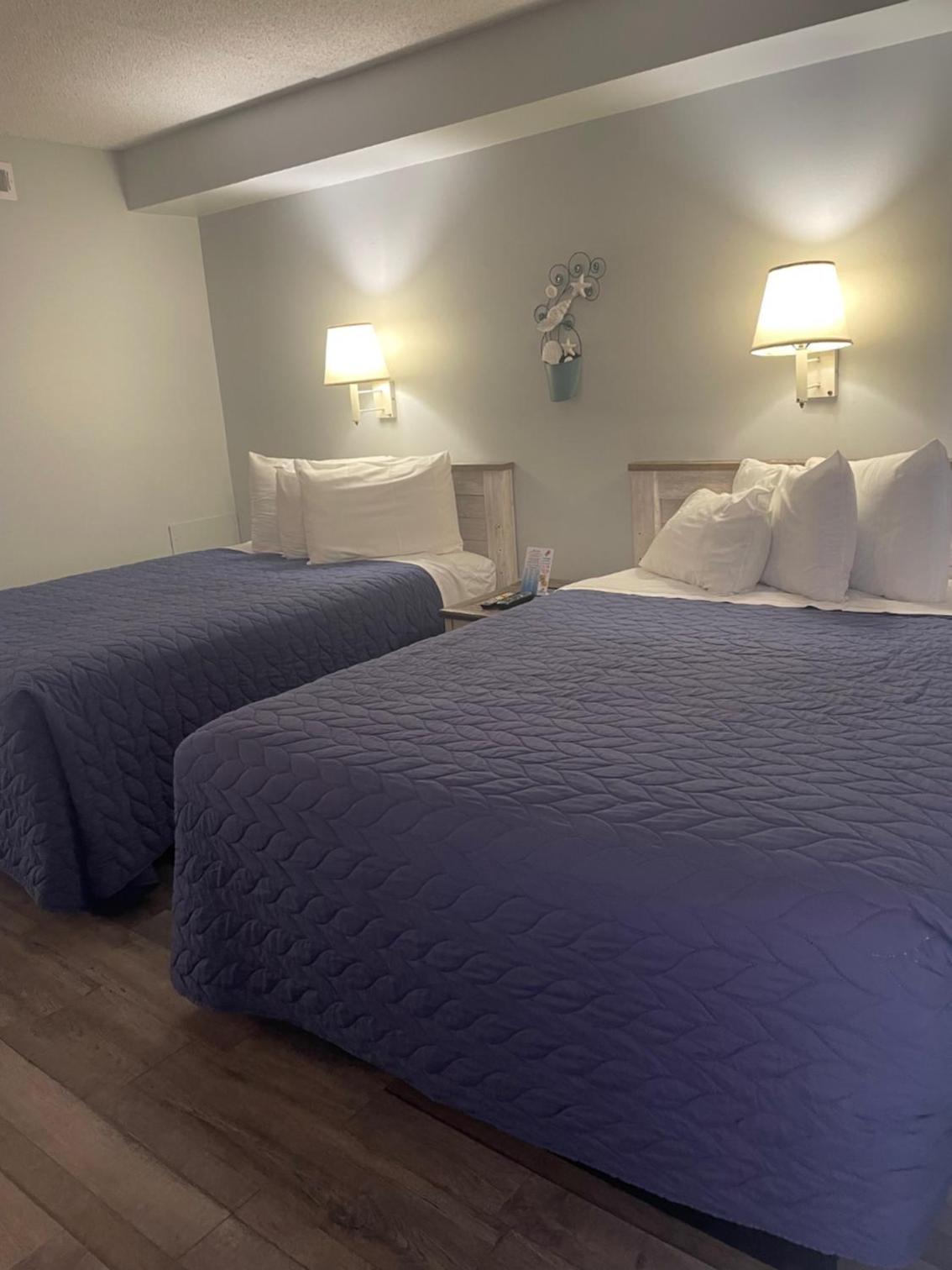Ocean Front Queen Suite with Private Balcony