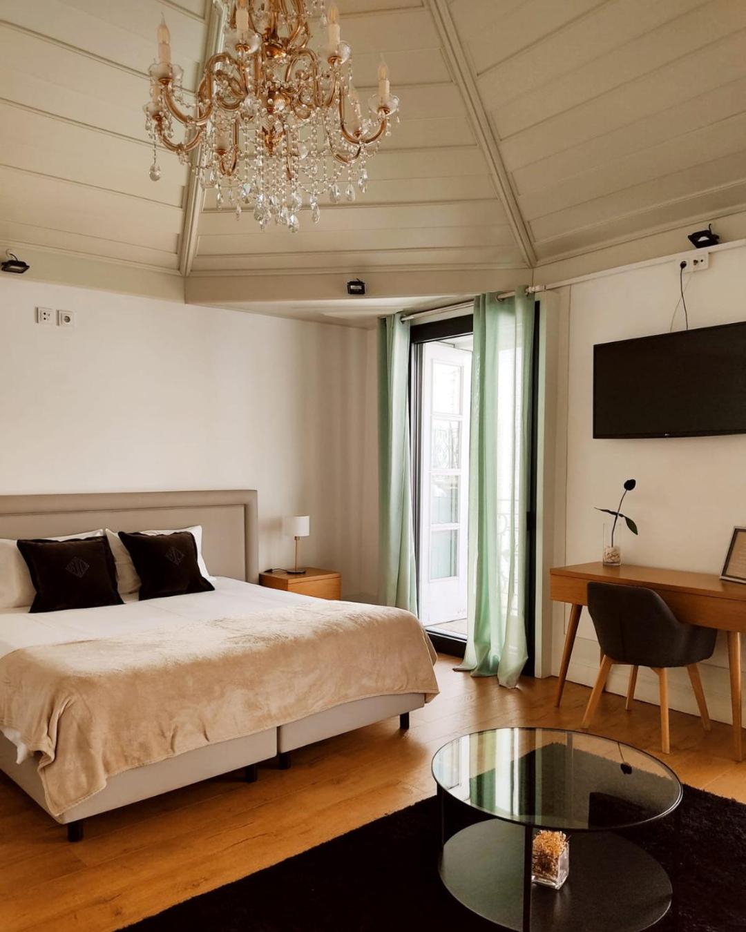 Suite - Photo 1