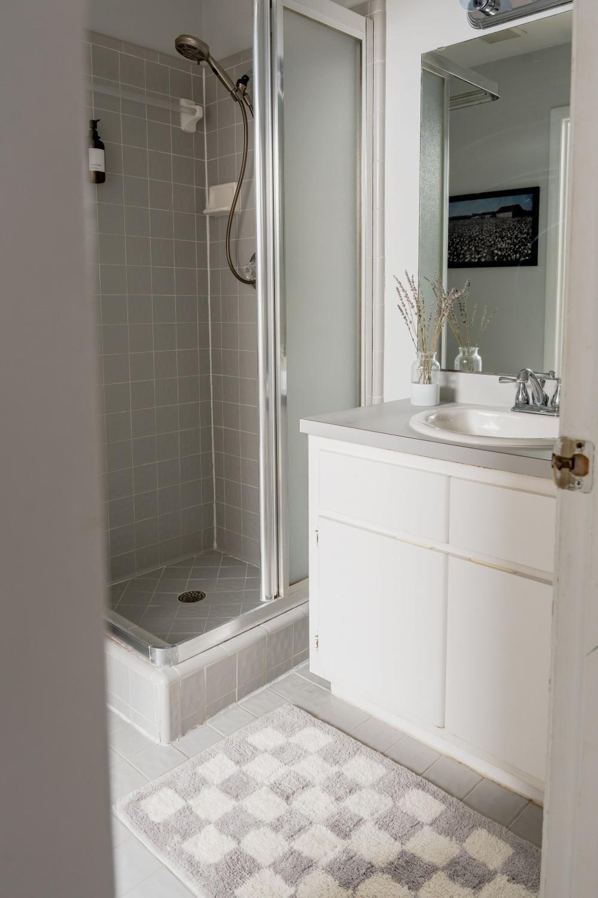 Two-Bedroom Apartment - Photo 18