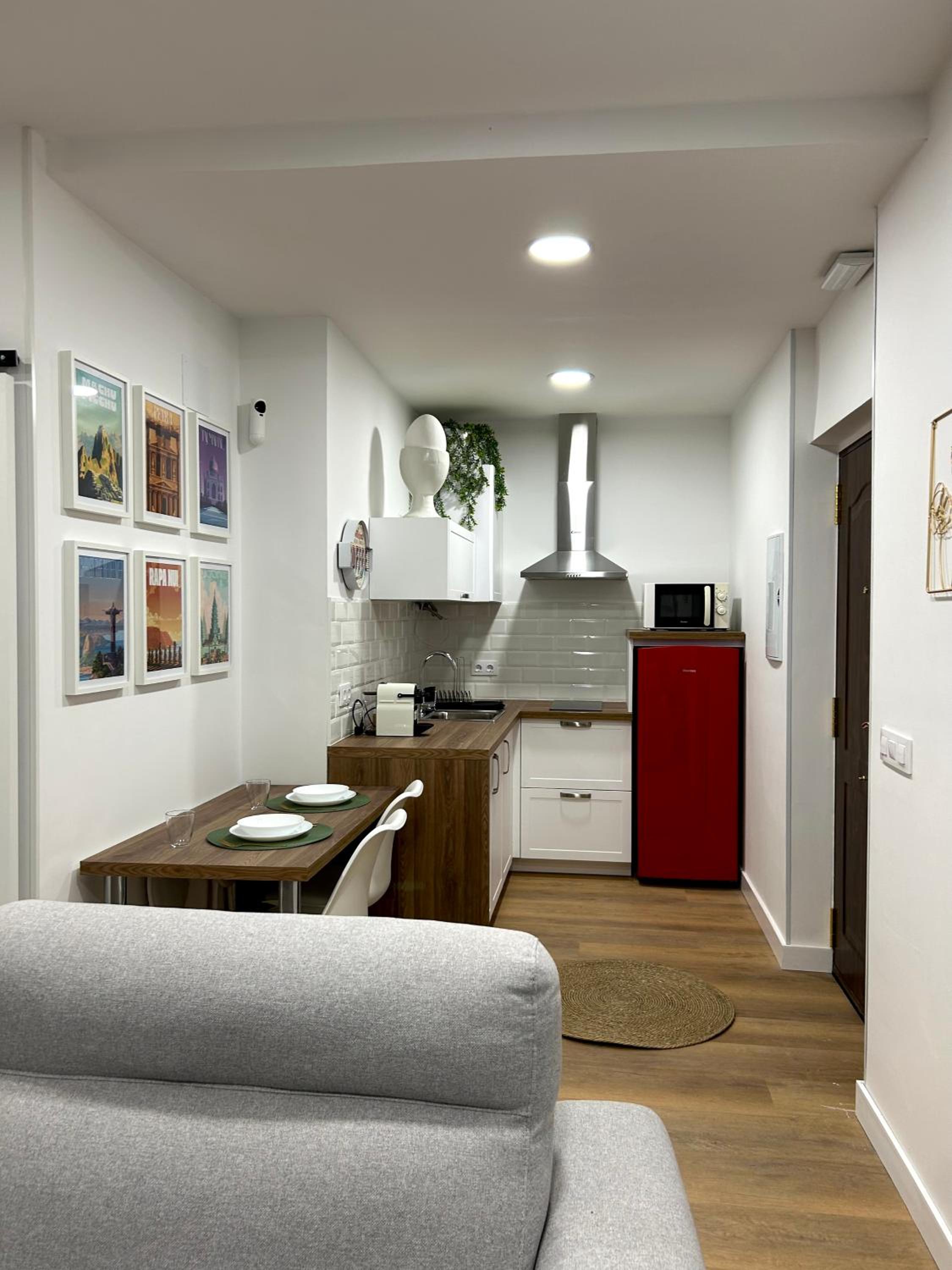 One-Bedroom Apartment photo 2