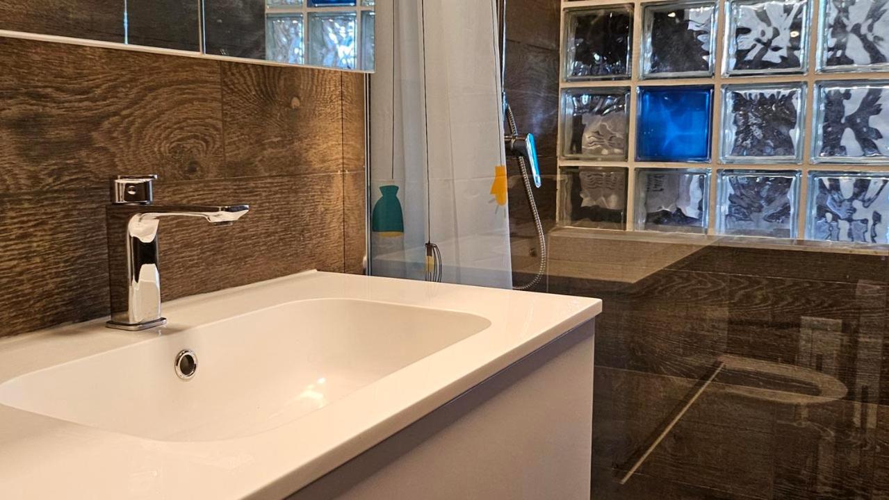 One-Bedroom Apartment photo 3