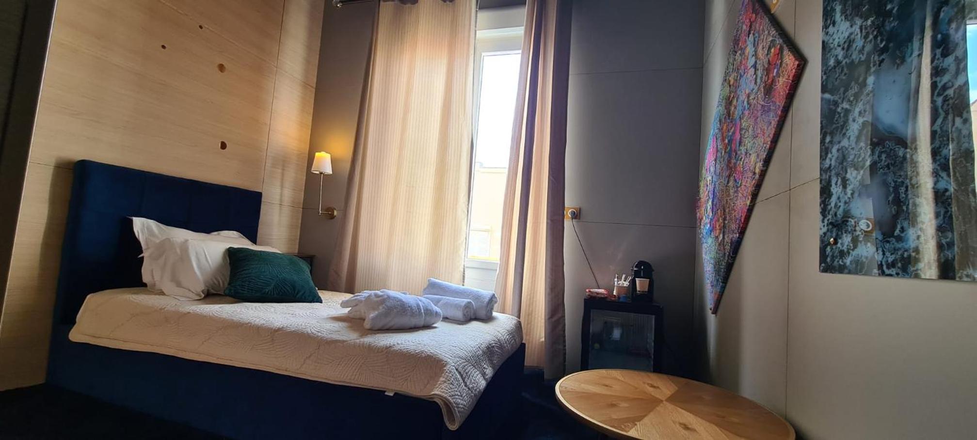Twin Room with City View photo 2