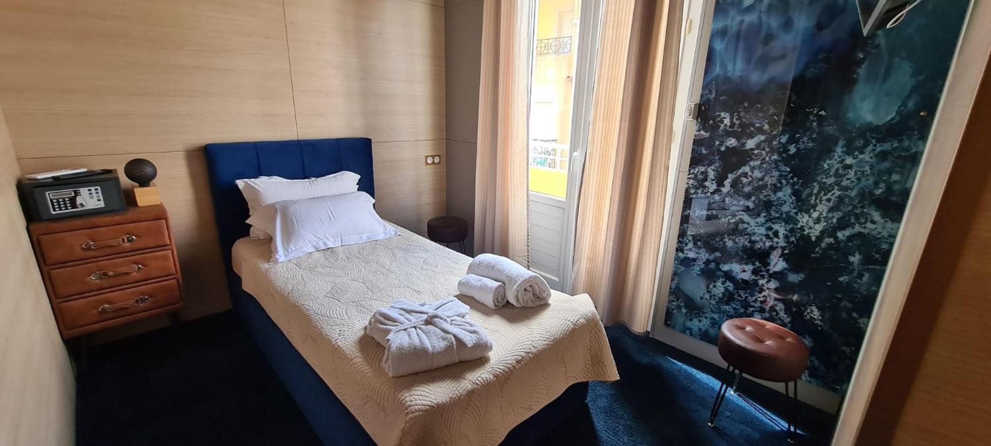 Twin Room with City View photo 3