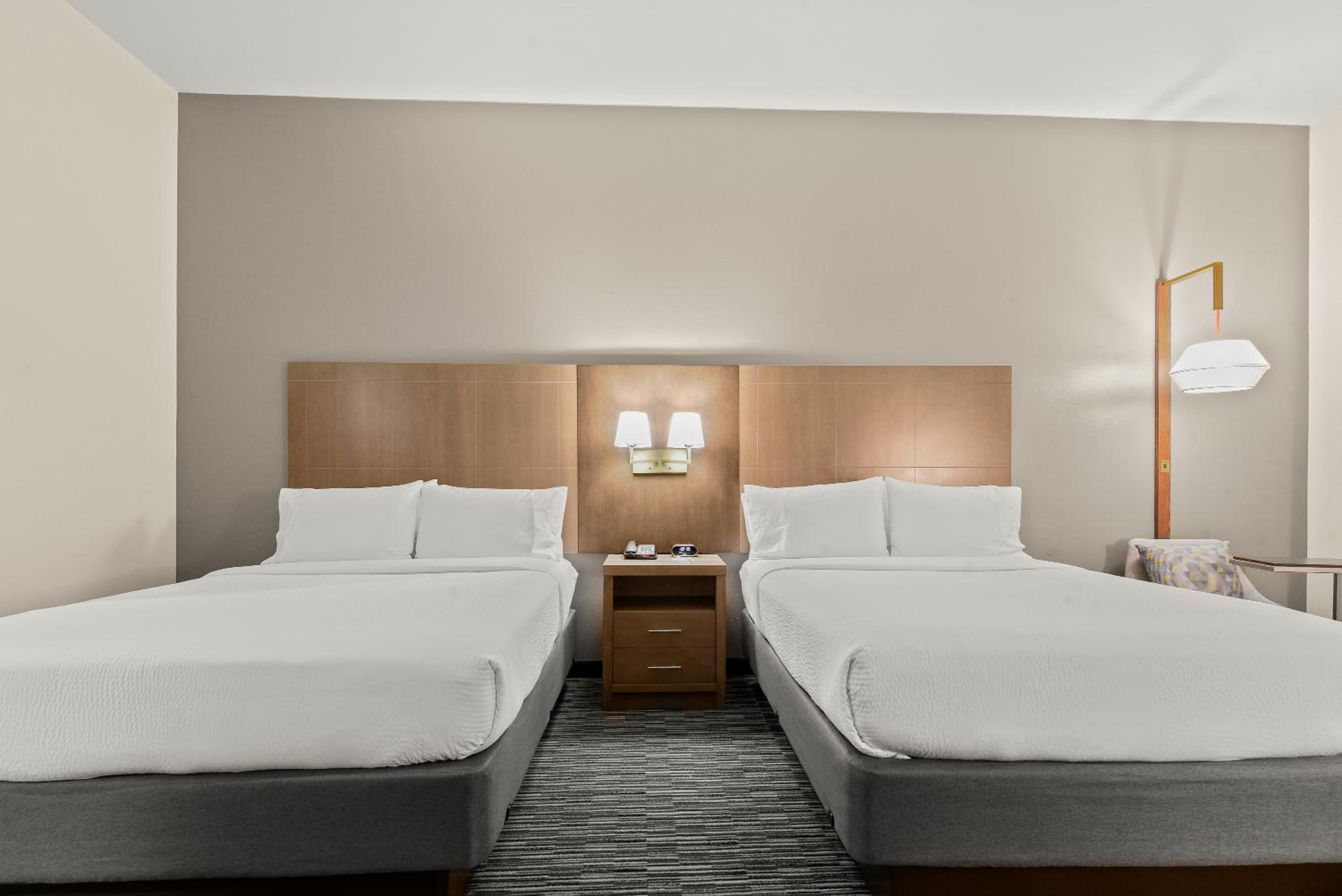 Standard Queen Room with Two Queen Beds and Shower Bath photo 1