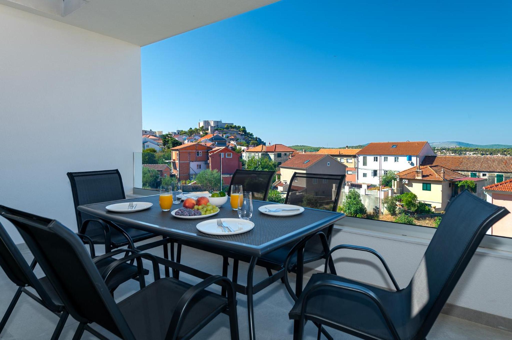 Two-Bedroom Apartment with Terrace and Sea View photo 2