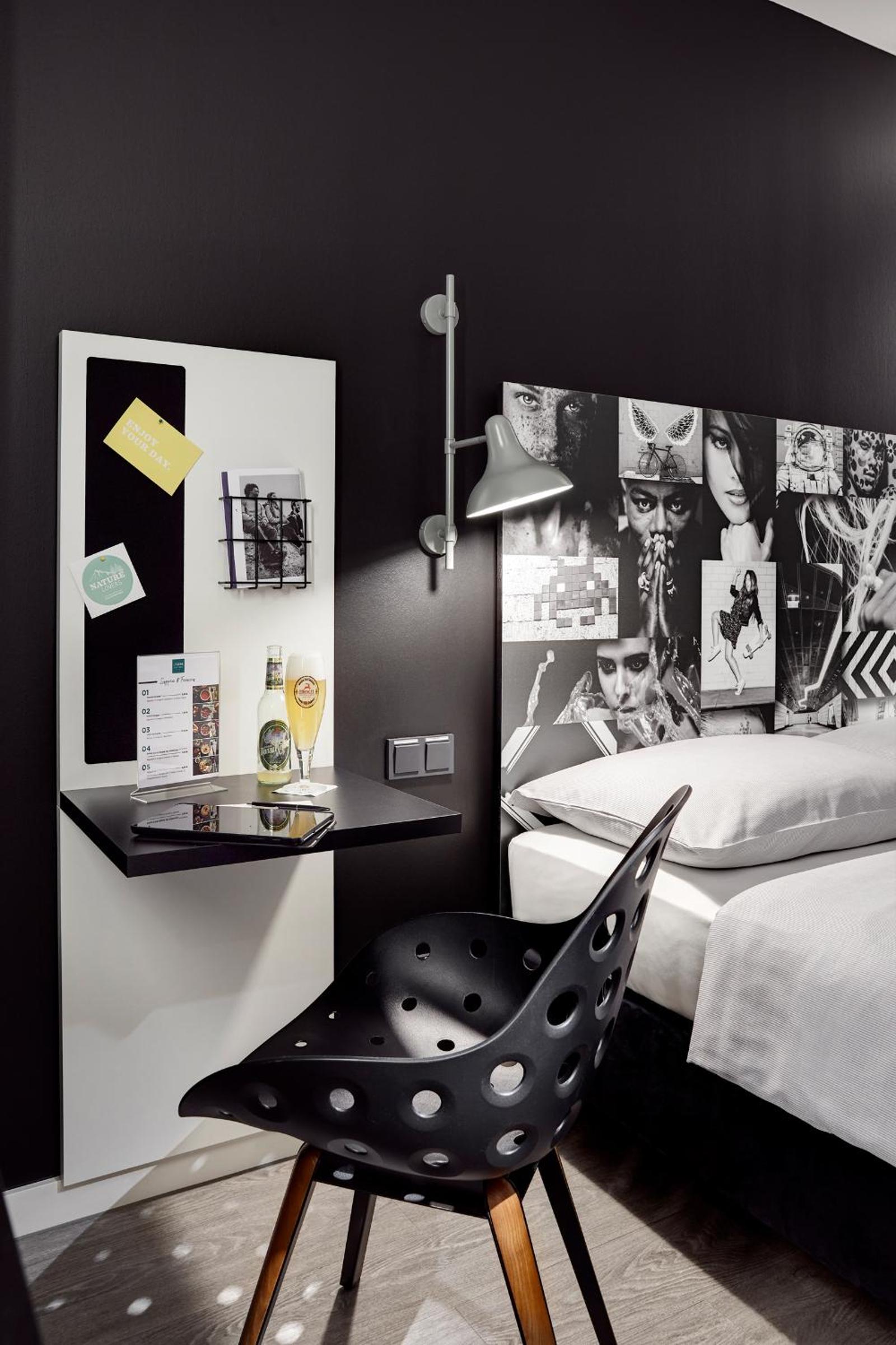 Queen Room photo 3