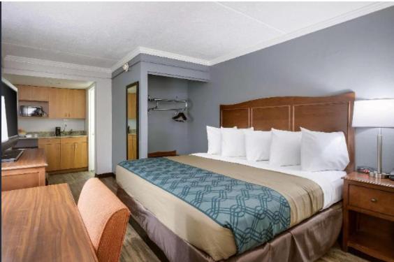 King Efficiency Suite, Non-Smoking - Photo 1