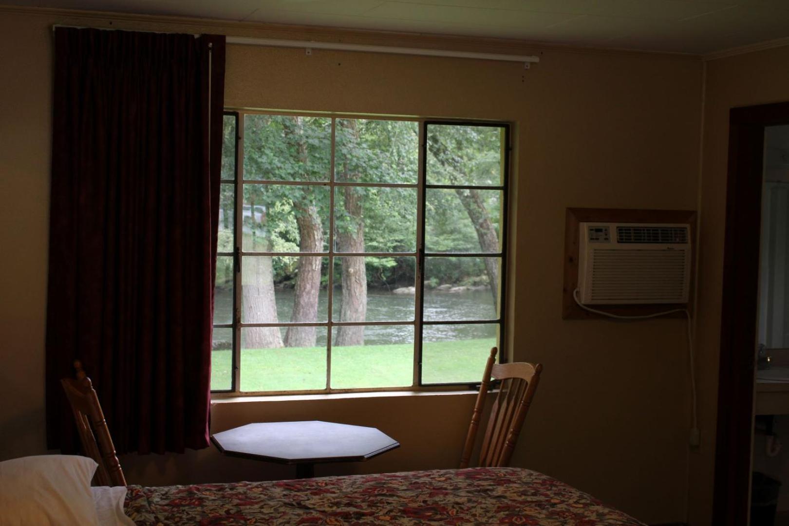 Room with Two Queen Beds - River View photo 3