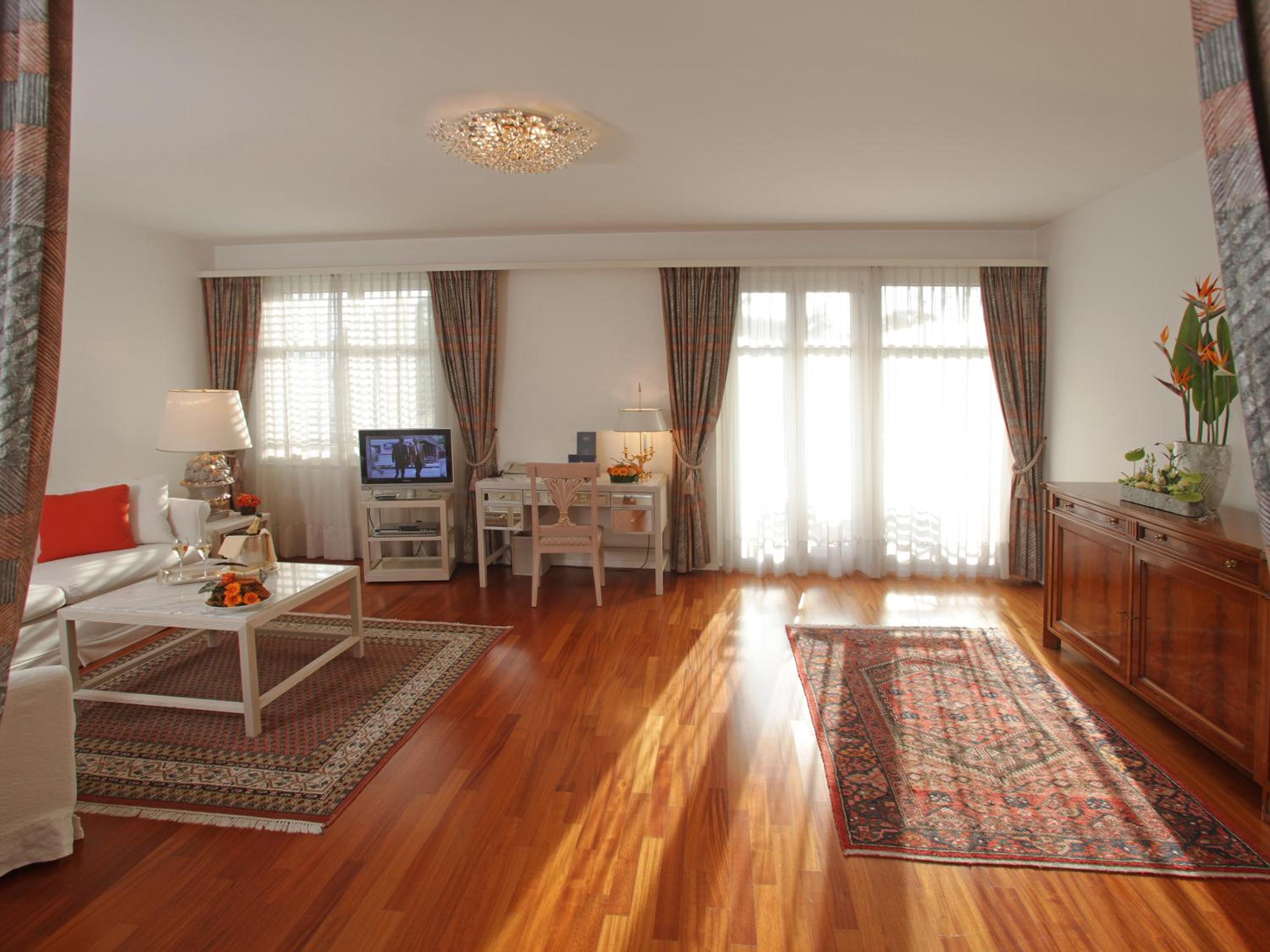 Premium Suite - Photo 7
