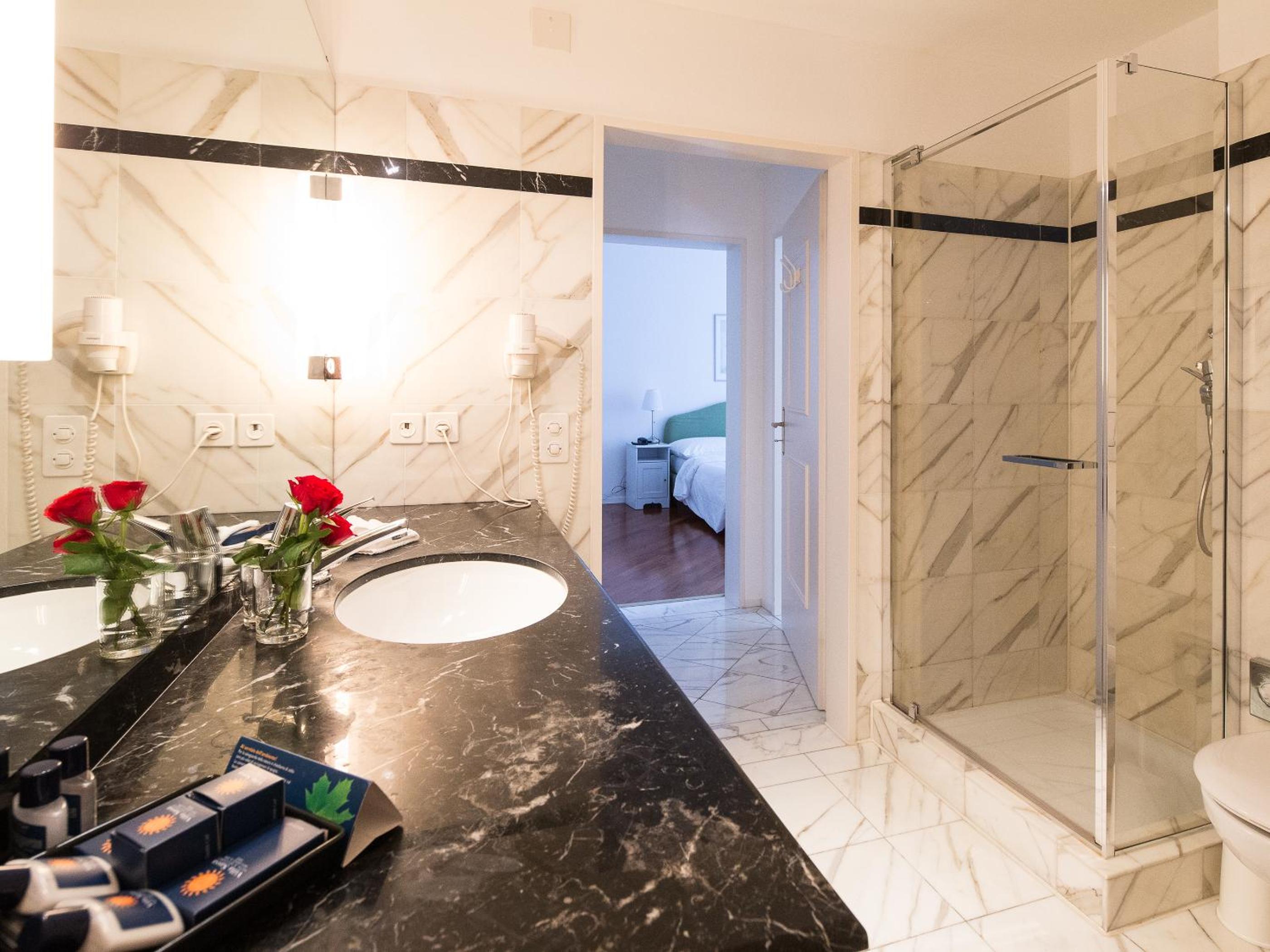 Premium Suite With Lake View - Photo 16