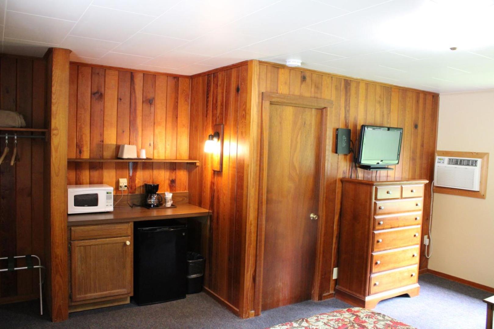 King Room - River View photo 2