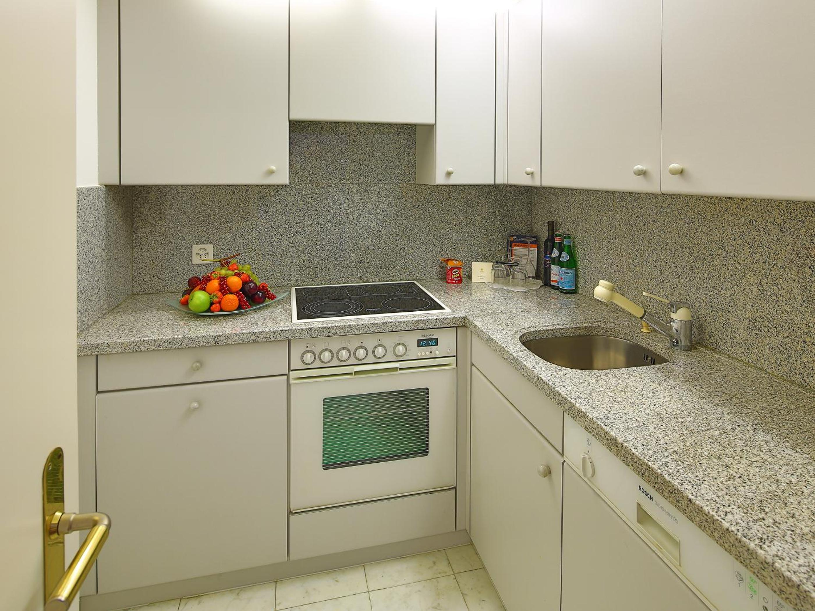 Premium Suite - Photo 18
