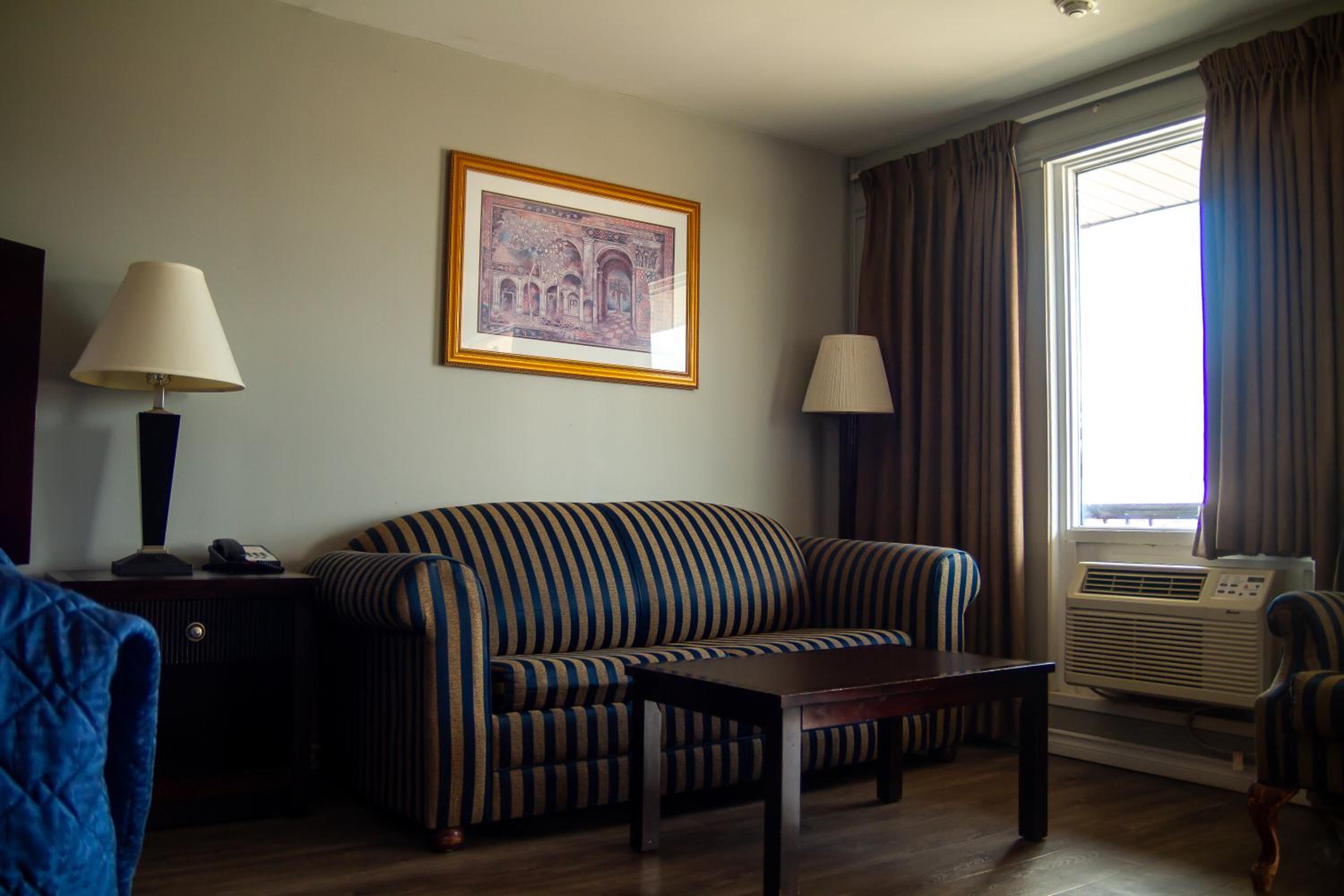 King Room with Sofa Bed - Photo 5
