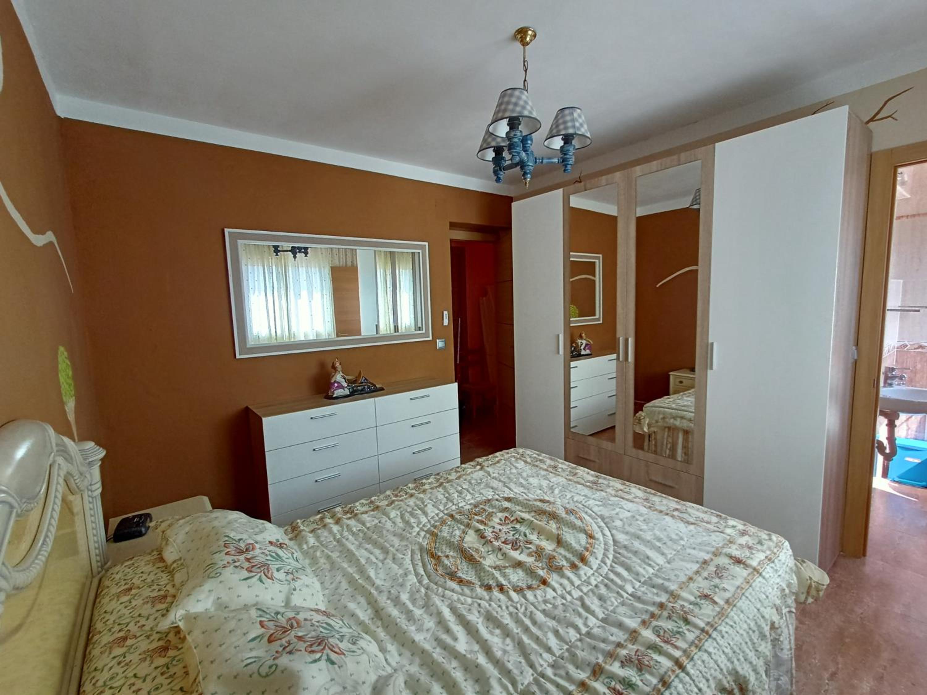 Queen Room photo 2