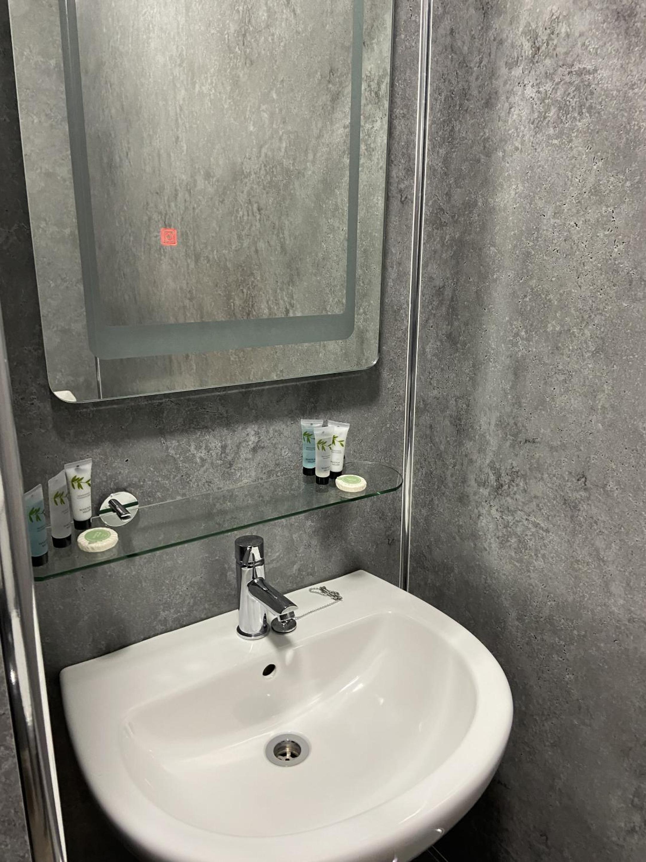 Double Room with Private Bathroom photo 2