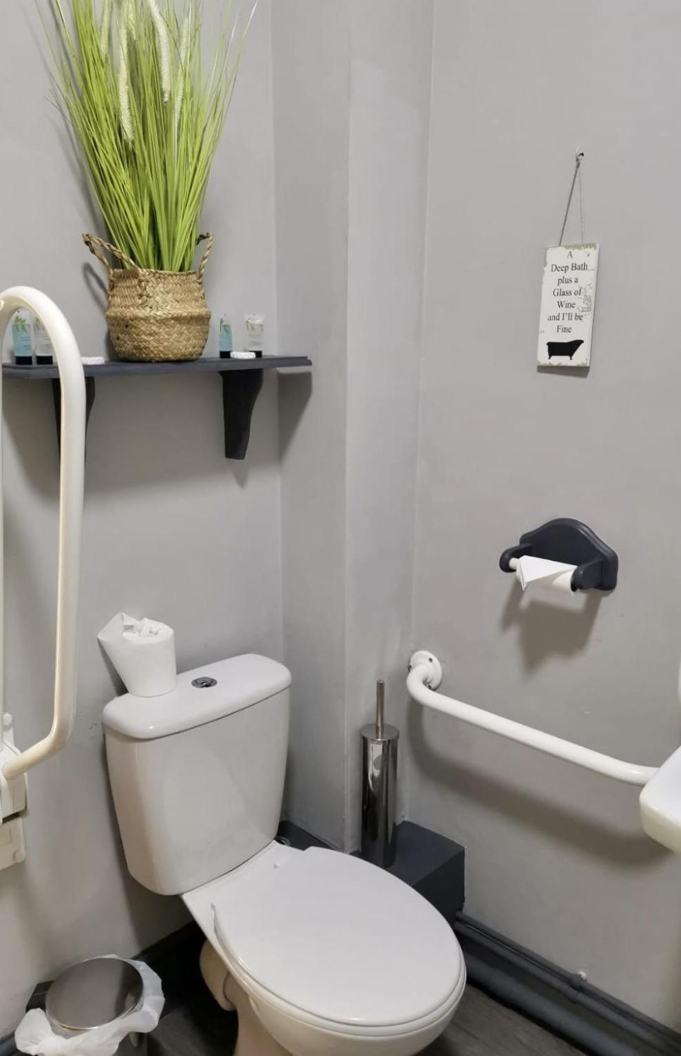 Double Room with Private Bathroom photo 3