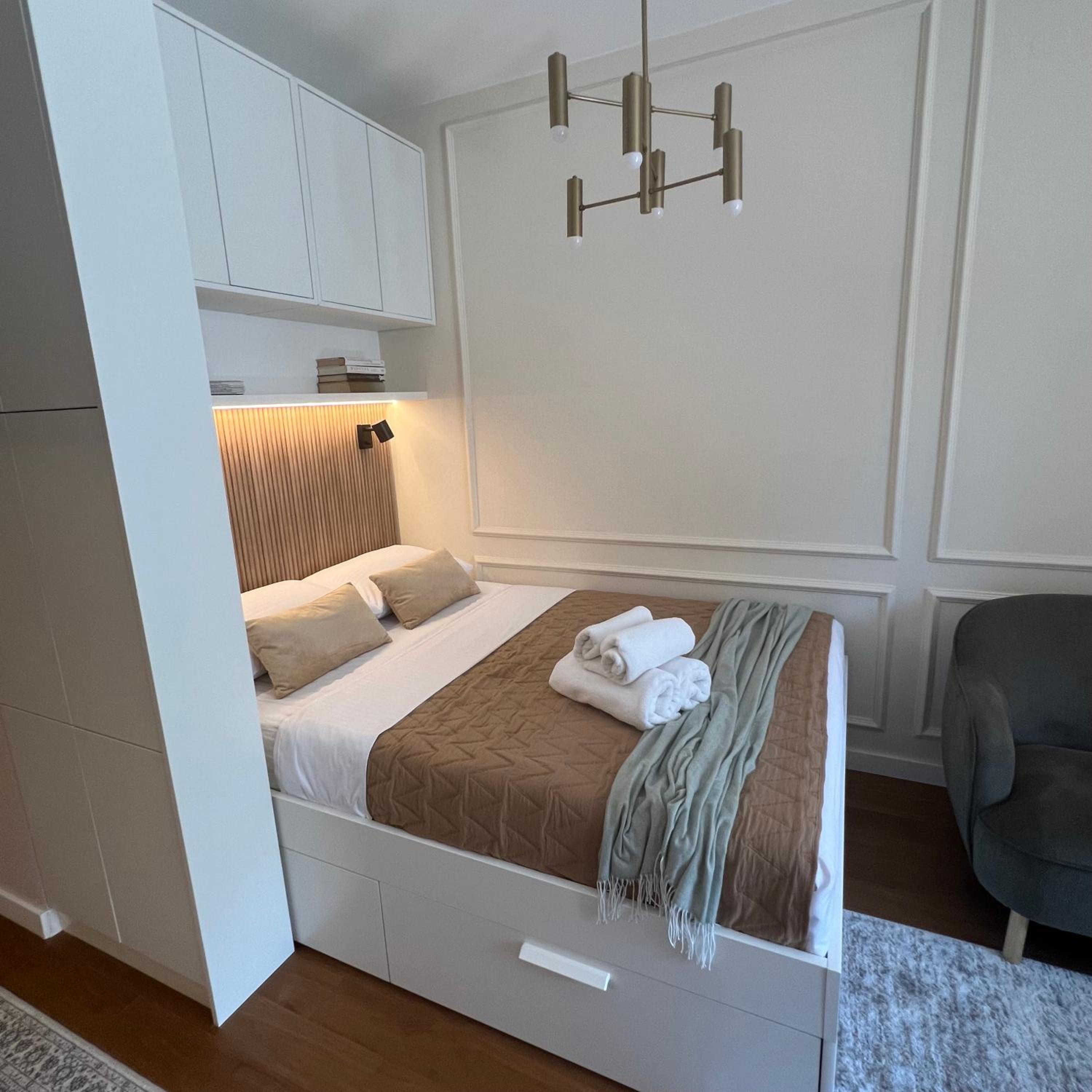 Studio Apartment with Balcony photo 1