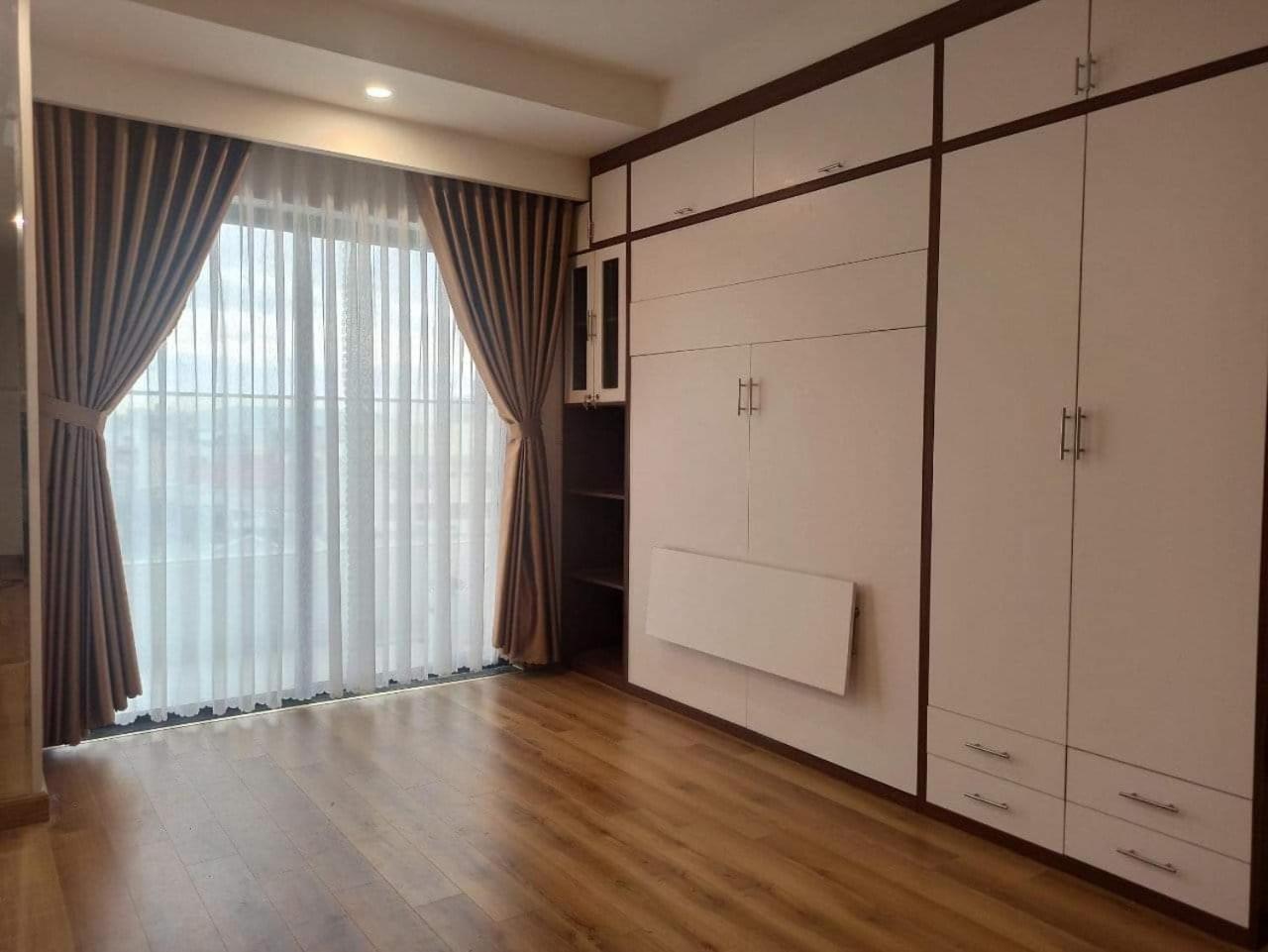 One-Bedroom Apartment With Balcony And City View