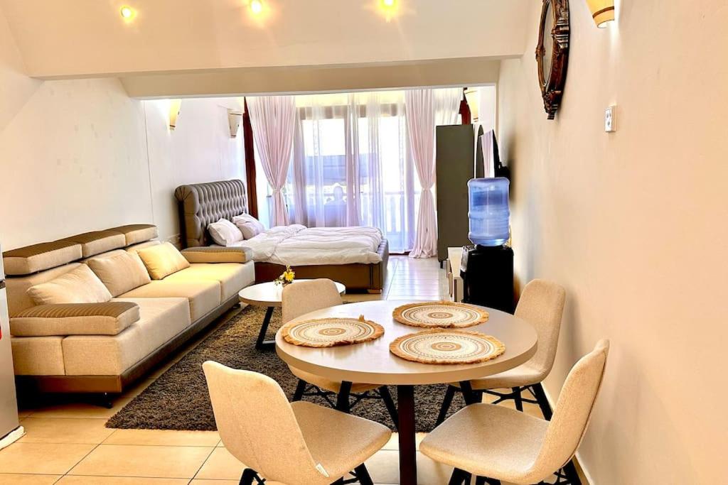 One-Bedroom Apartment photo 1