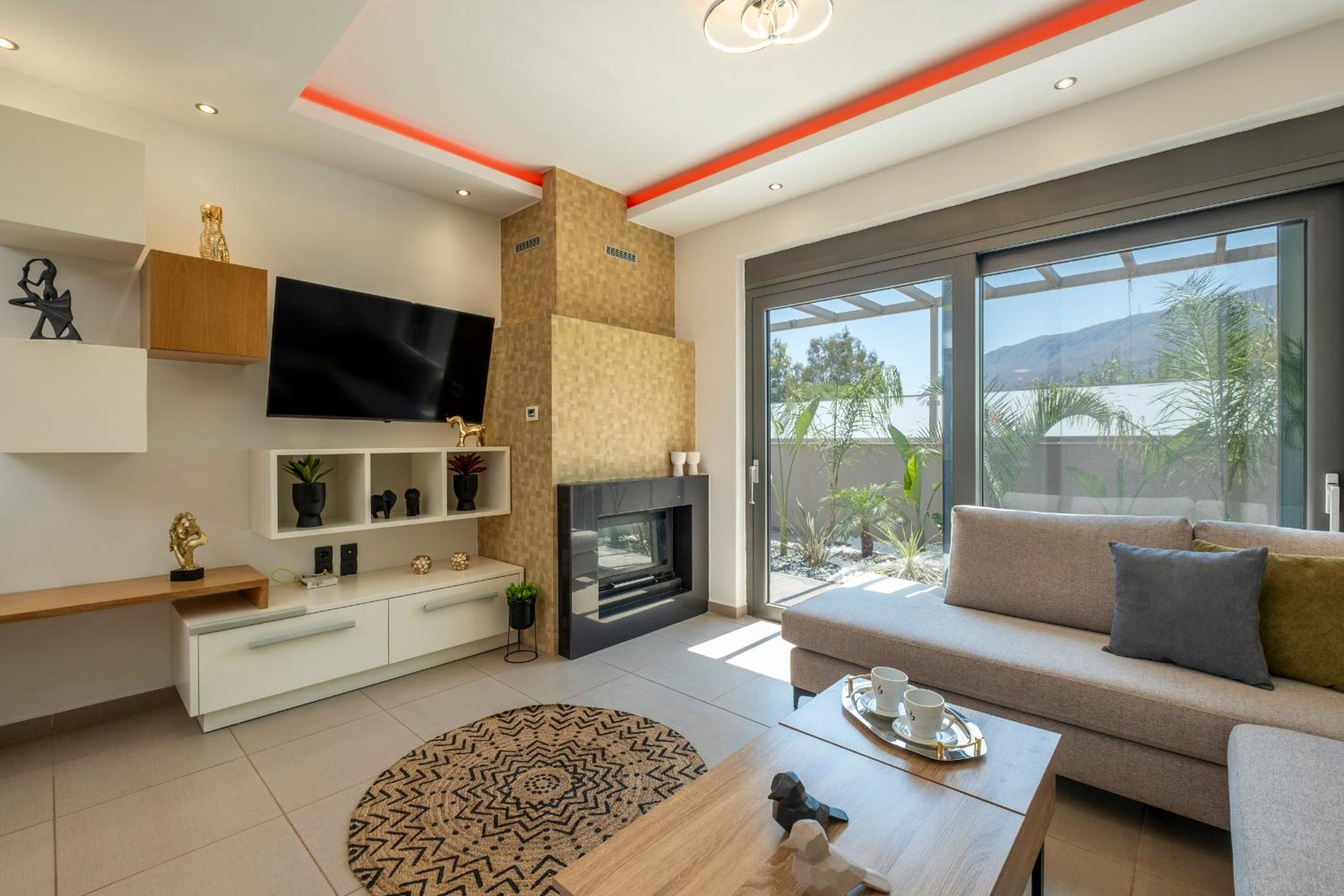 3bd Maisonette with rooftop jacuzzi photo 1