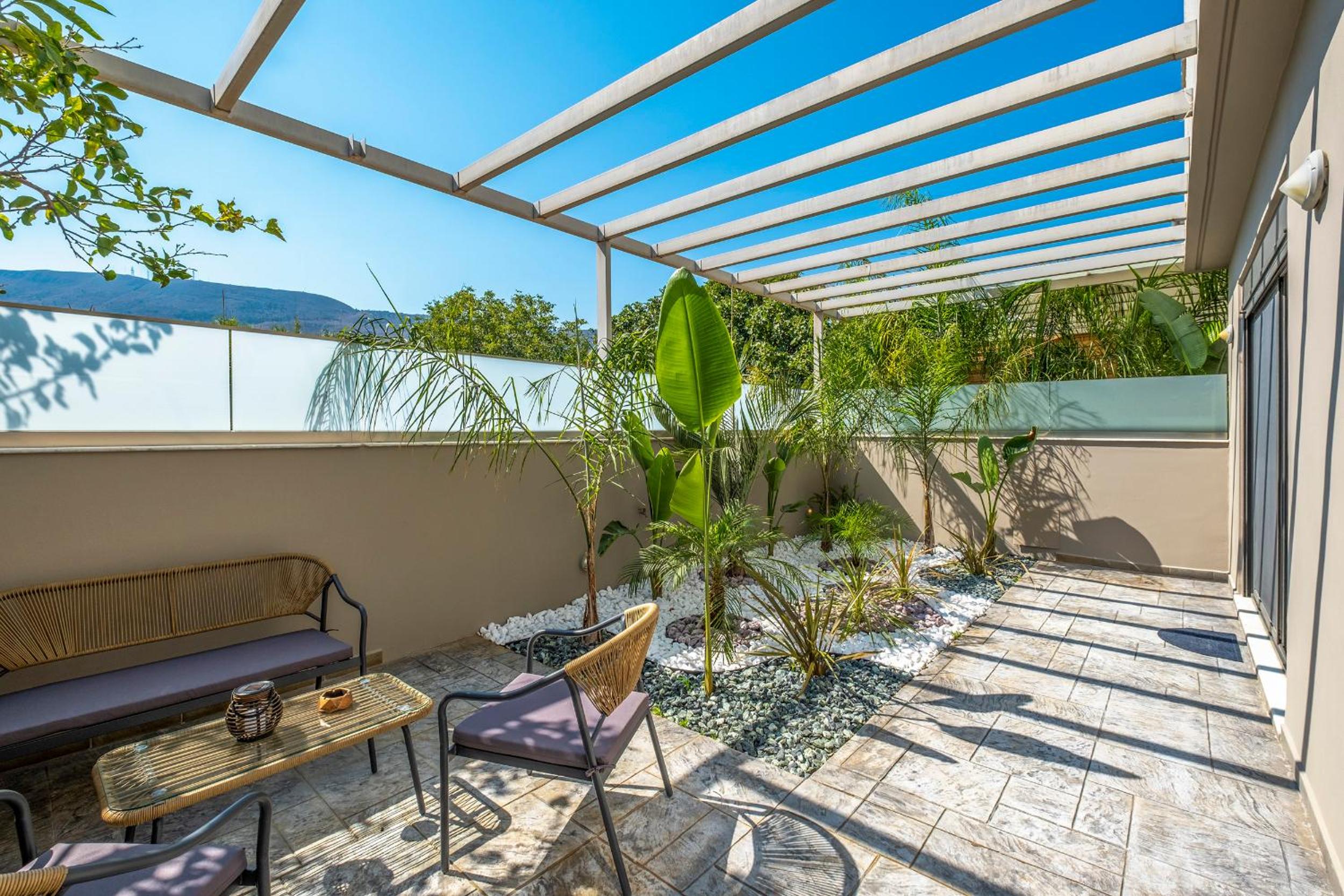 3bd Maisonette with rooftop jacuzzi photo 2
